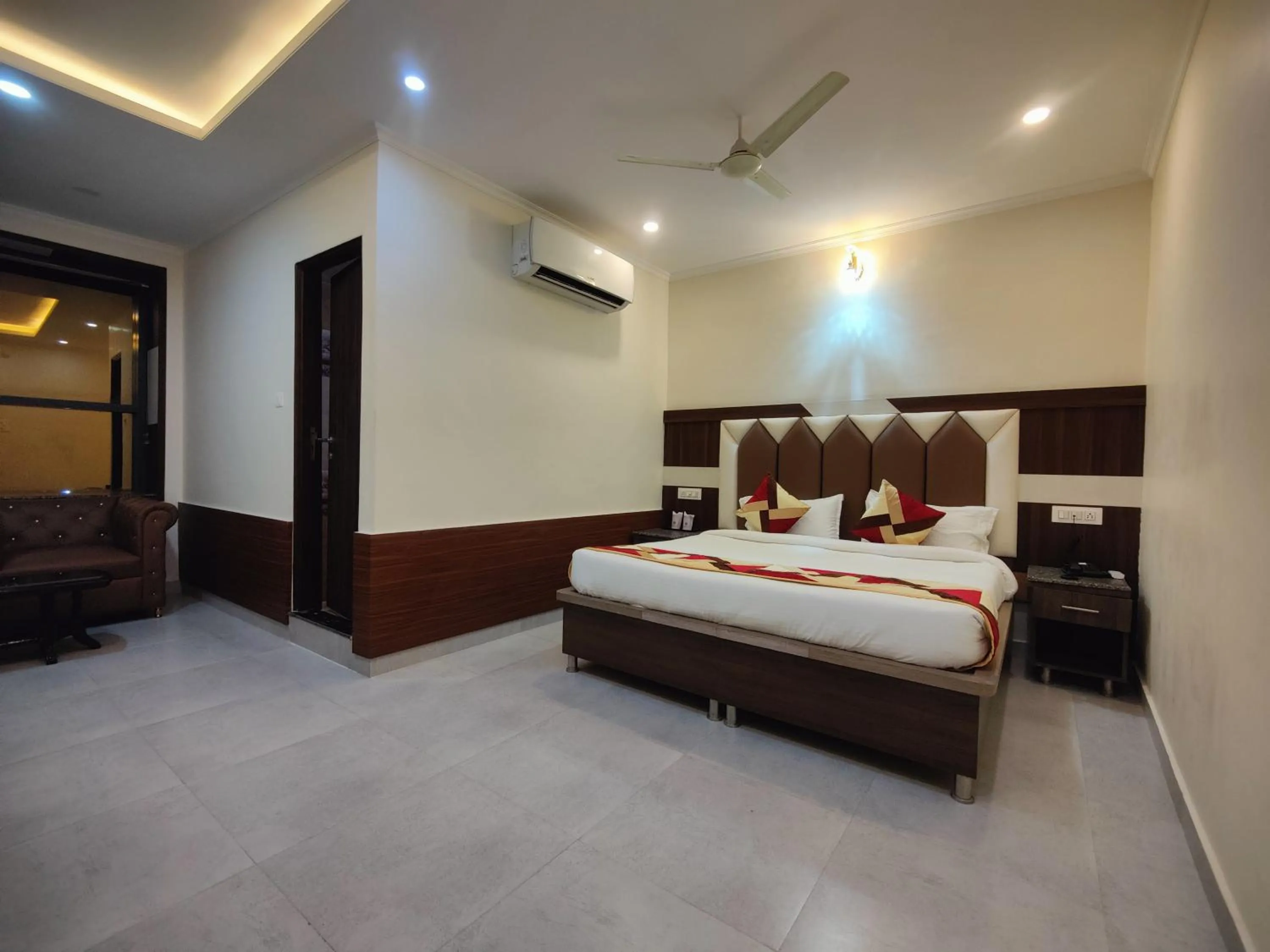 Bed in Hotel Mandi Heights - Bar, Fine Dining & Banquet Hall