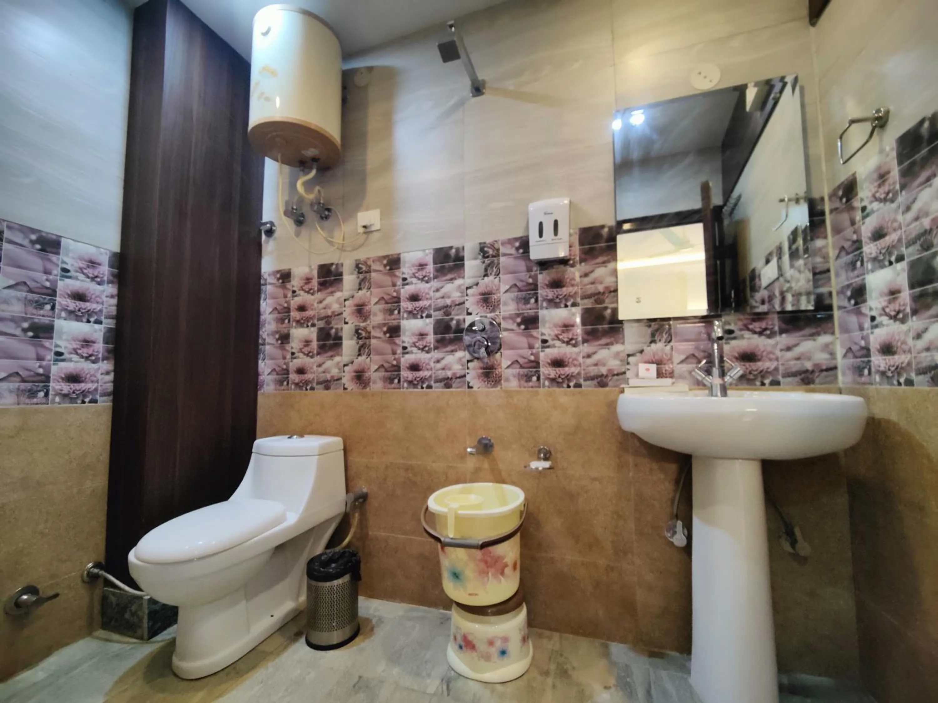 Shower in Hotel Mandi Heights - Bar, Fine Dining & Banquet Hall