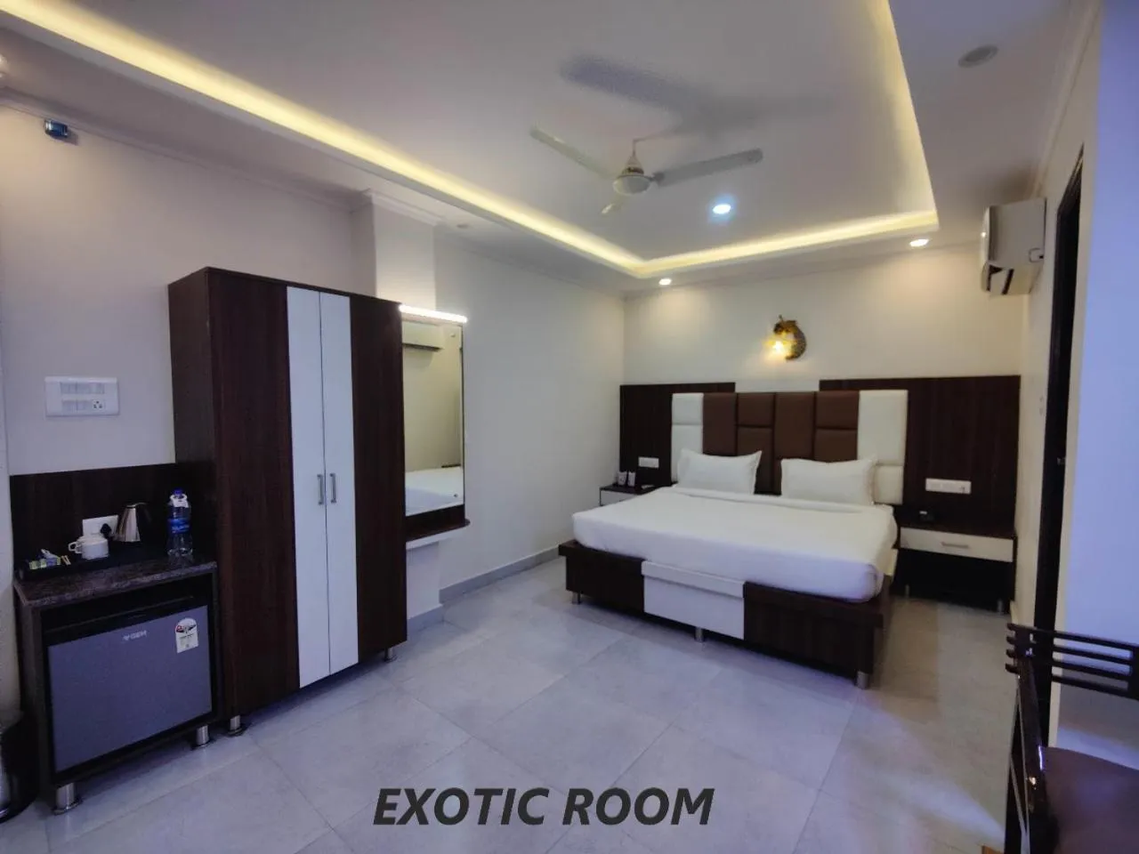 Bedroom in Hotel Mandi Heights - Bar, Fine Dining & Banquet Hall