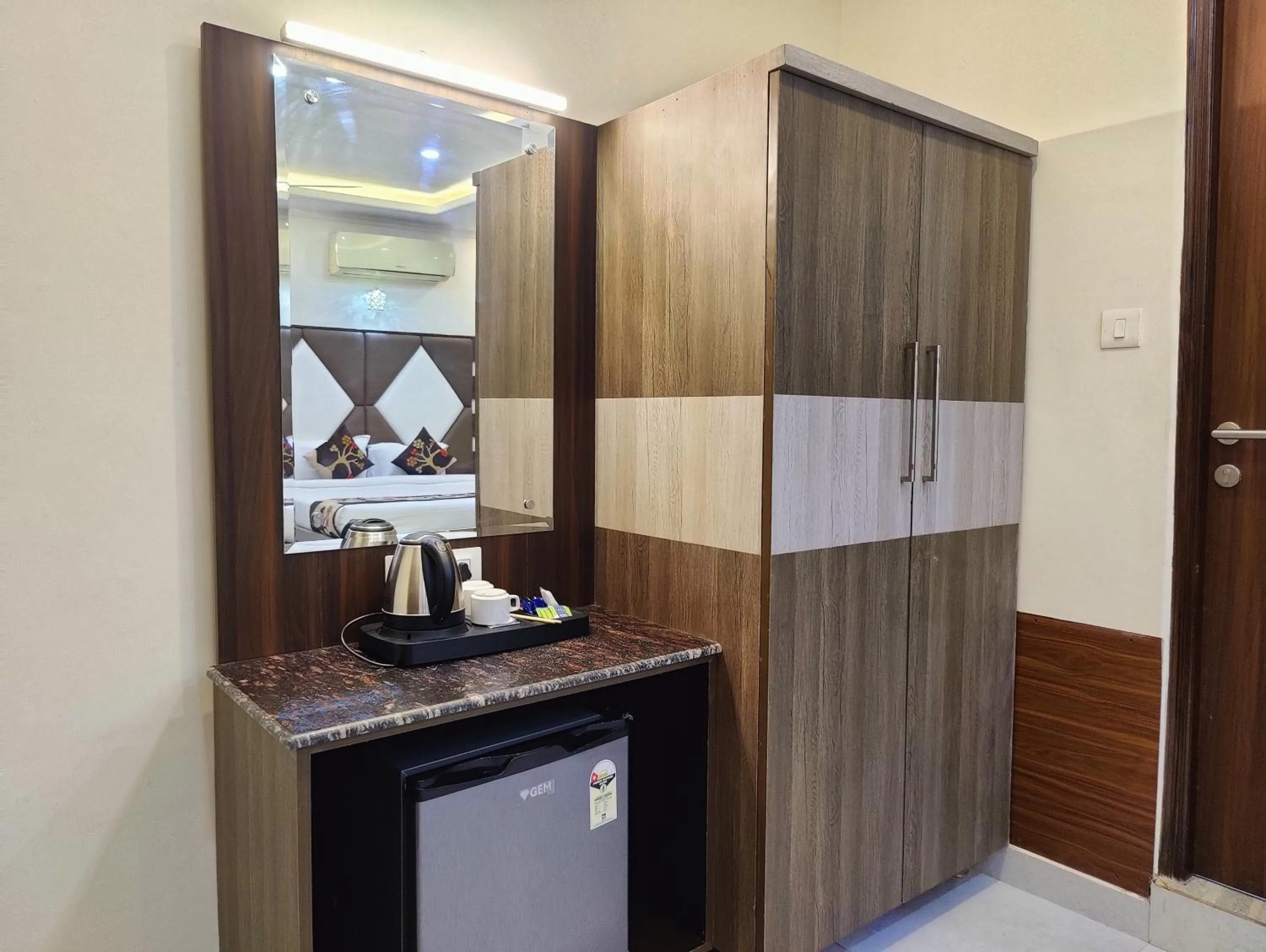 Kitchen or kitchenette in Hotel Mandi Heights - Bar, Fine Dining & Banquet Hall