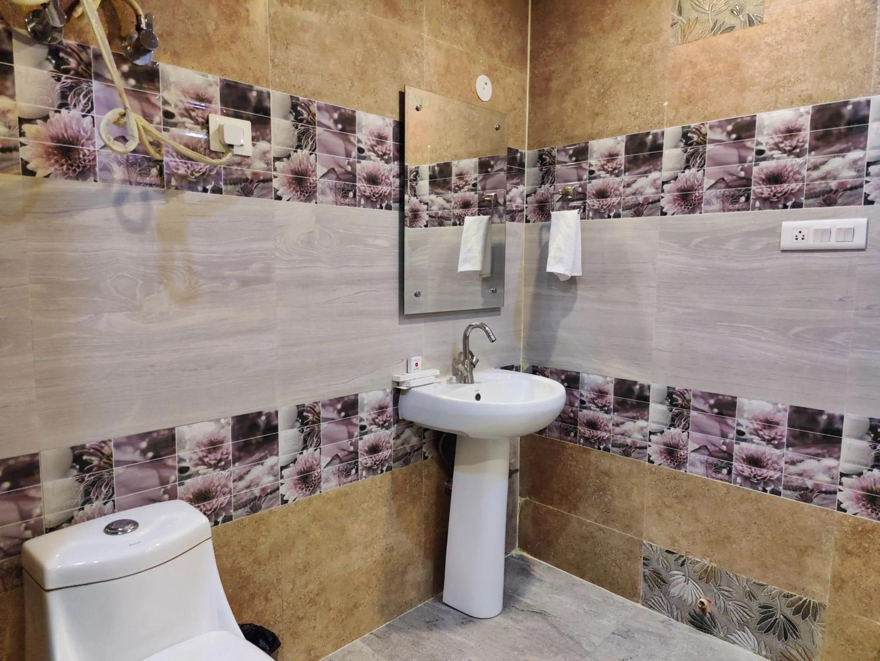 Shower in Hotel Mandi Heights - Bar, Fine Dining & Banquet Hall