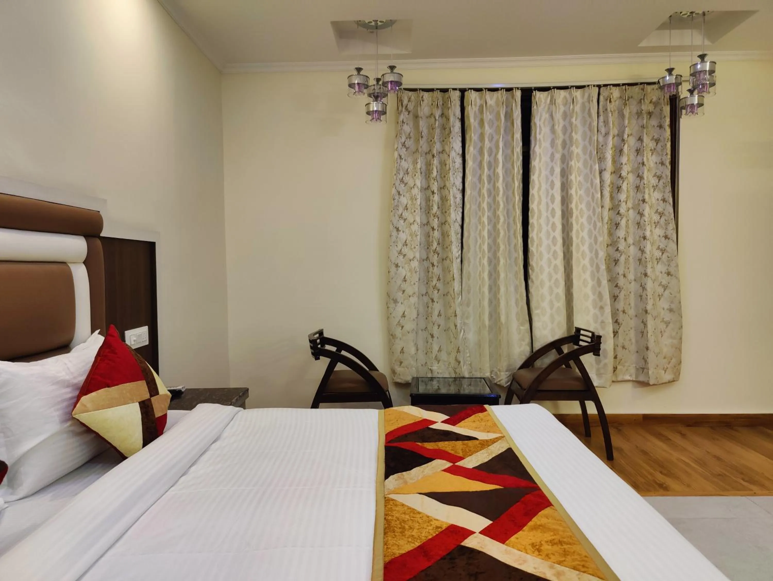 Bed in Hotel Mandi Heights - Bar, Fine Dining & Banquet Hall
