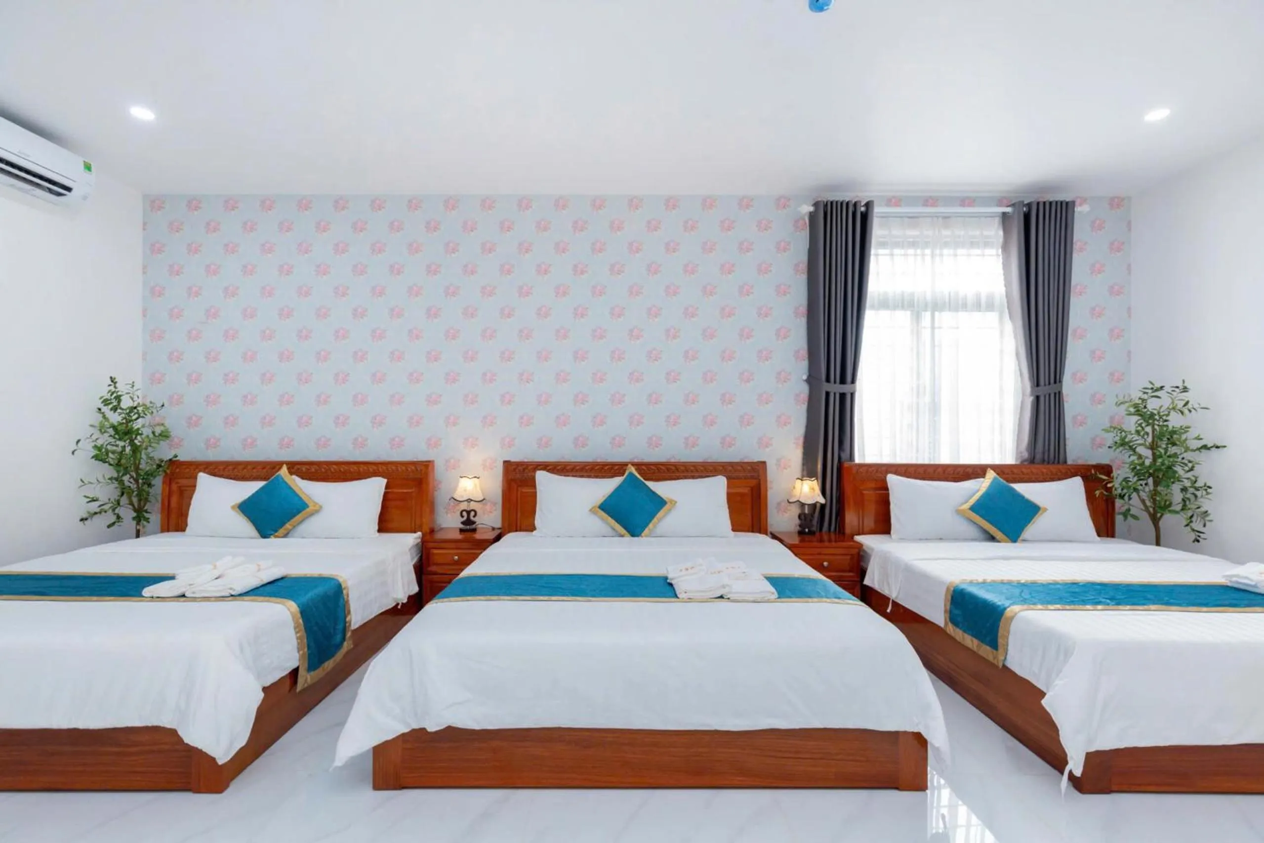 Bed in 126 Vung Tau Pool Villa Back Beach From 4 To 12 Rooms Options