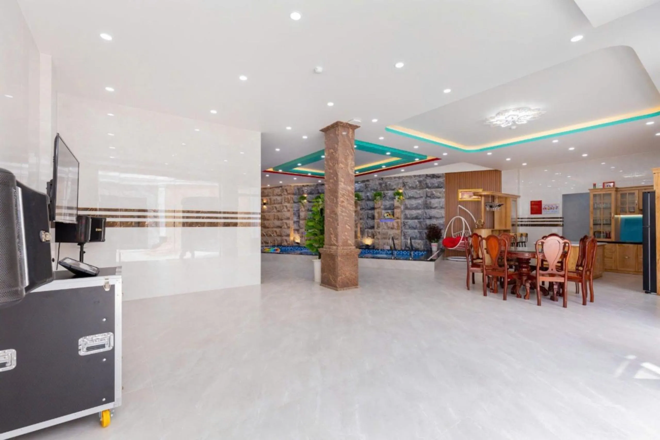 TV and multimedia in 126 Vung Tau Pool Villa Back Beach From 4 To 12 Rooms Options