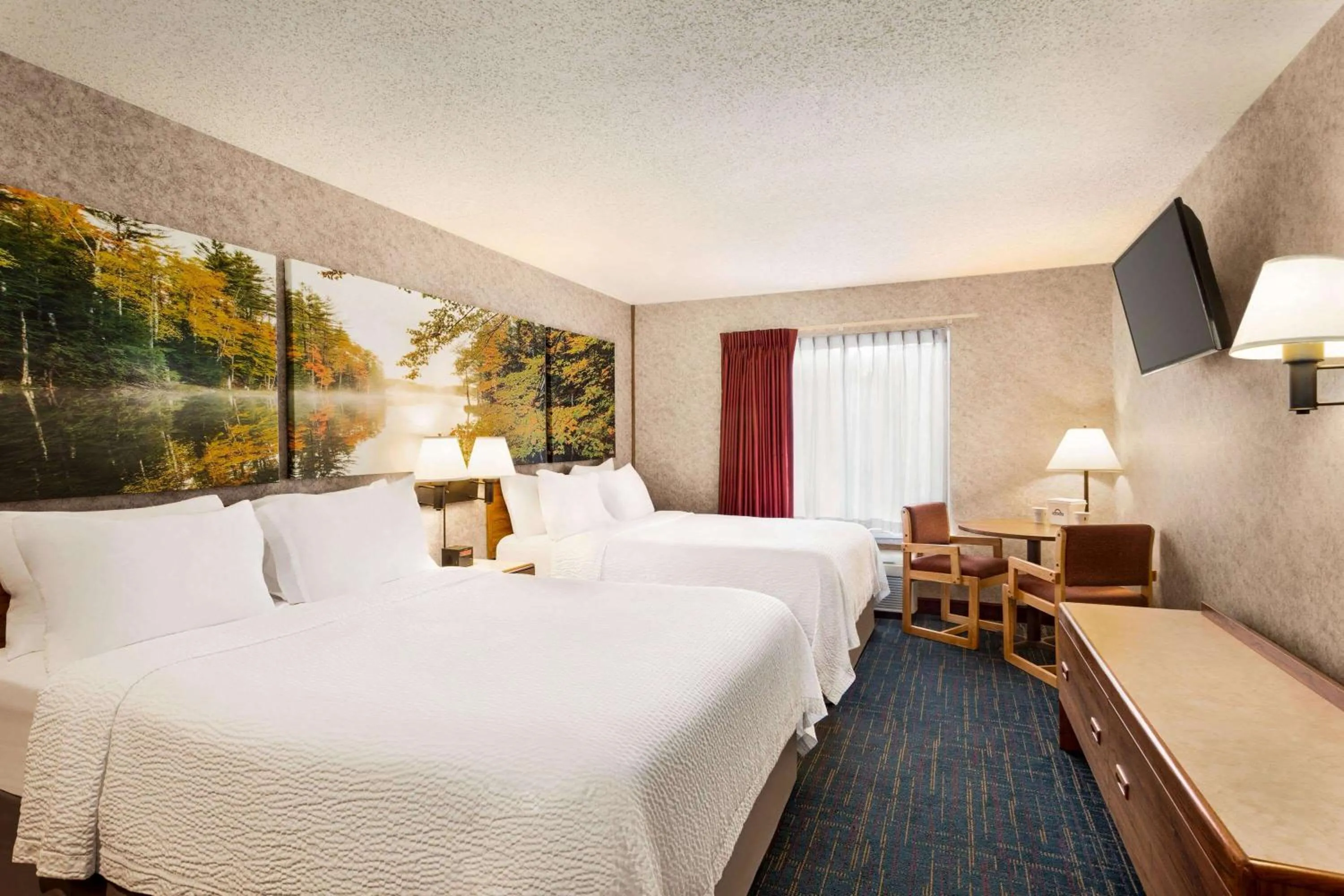 Photo of the whole room, Bed in Days Inn by Wyndham Hurley