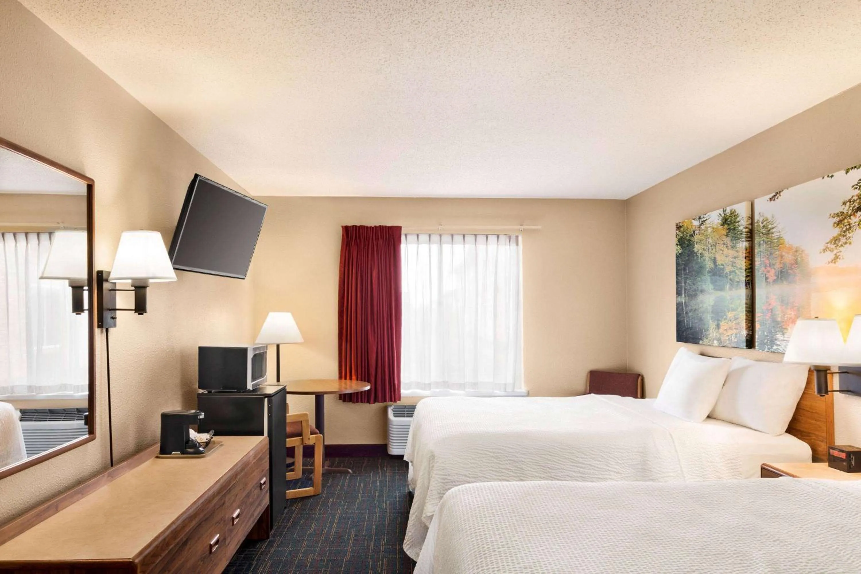 Bed in Days Inn by Wyndham Hurley