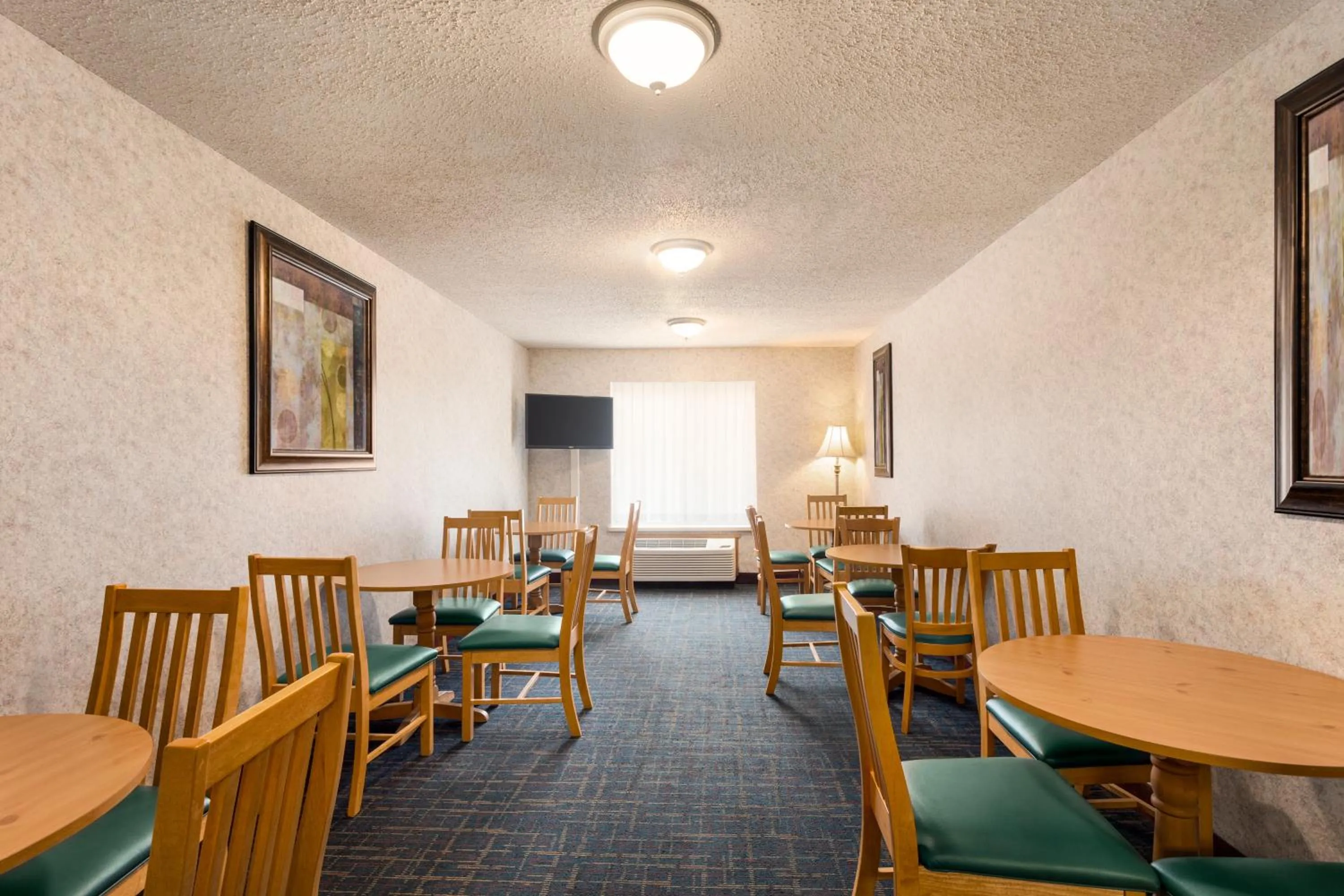 Meeting/conference room in Days Inn by Wyndham Hurley
