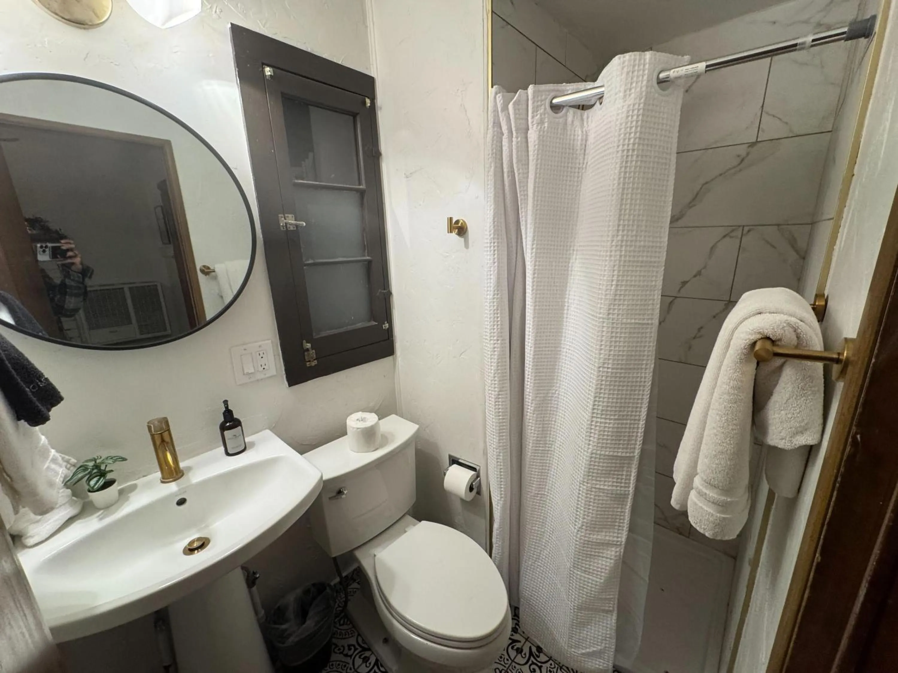 Bathroom in Three Pines Cabins