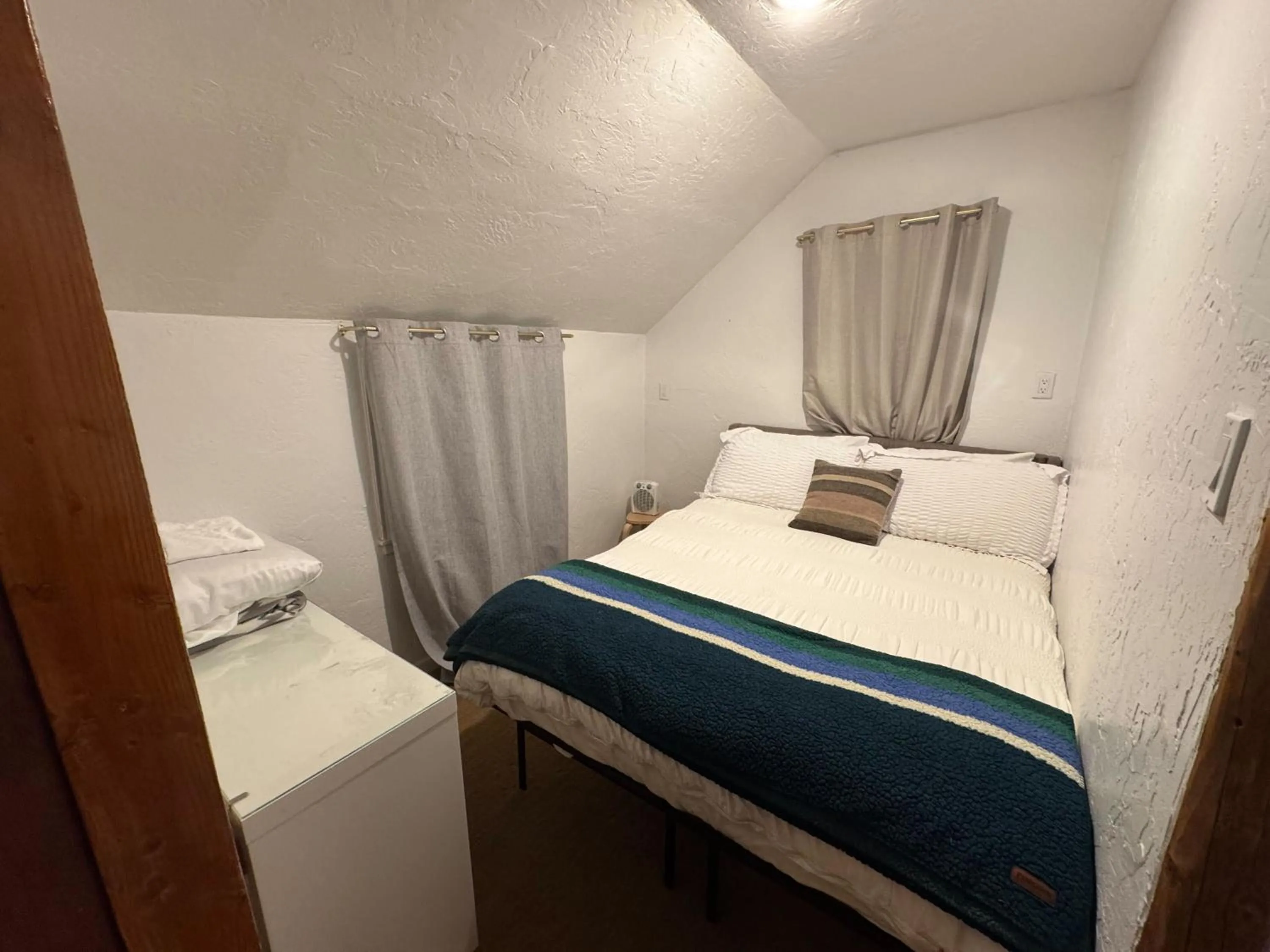 Bedroom, Bed in Three Pines Cabins