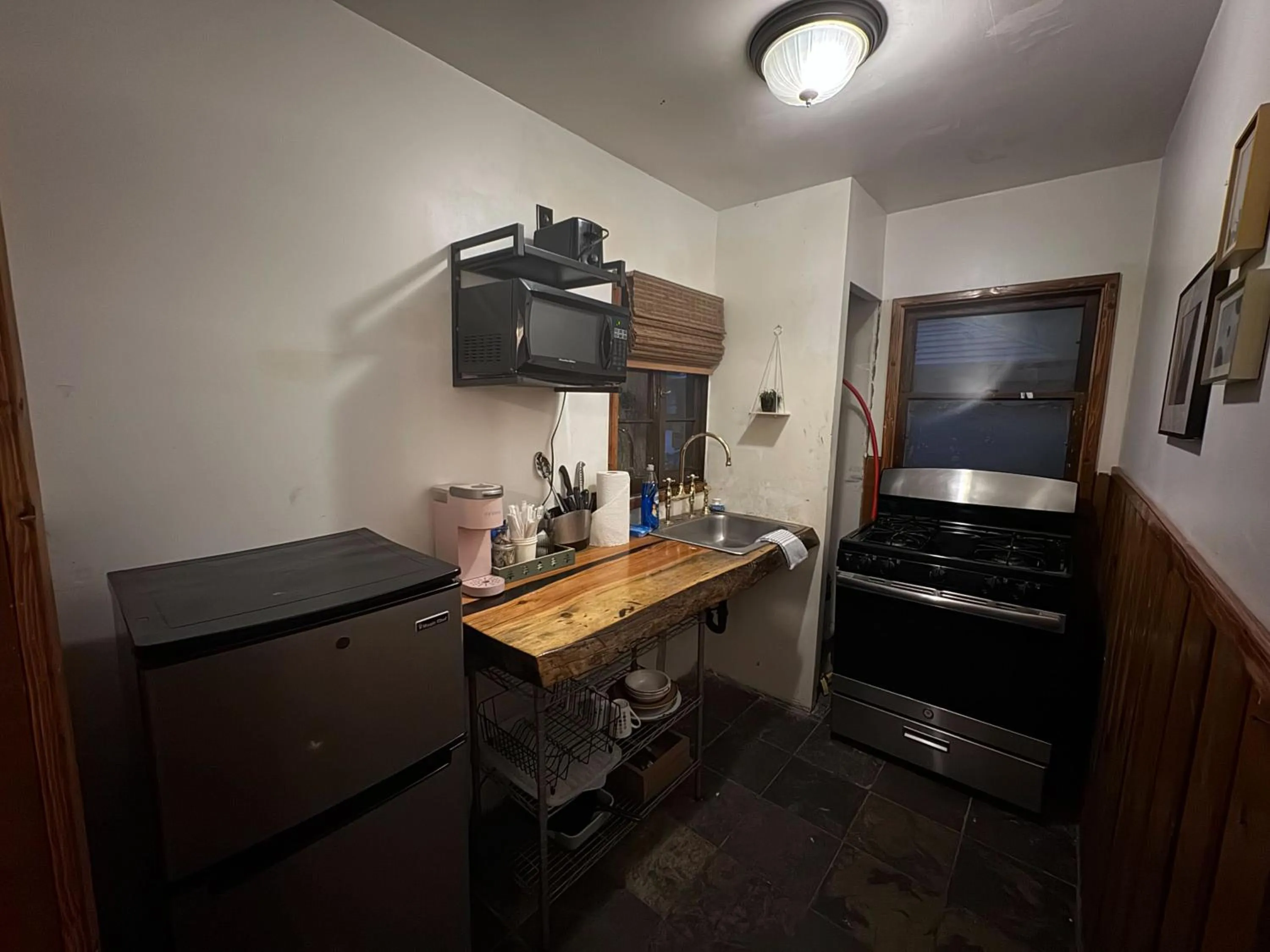 Kitchen or kitchenette in Three Pines Cabins