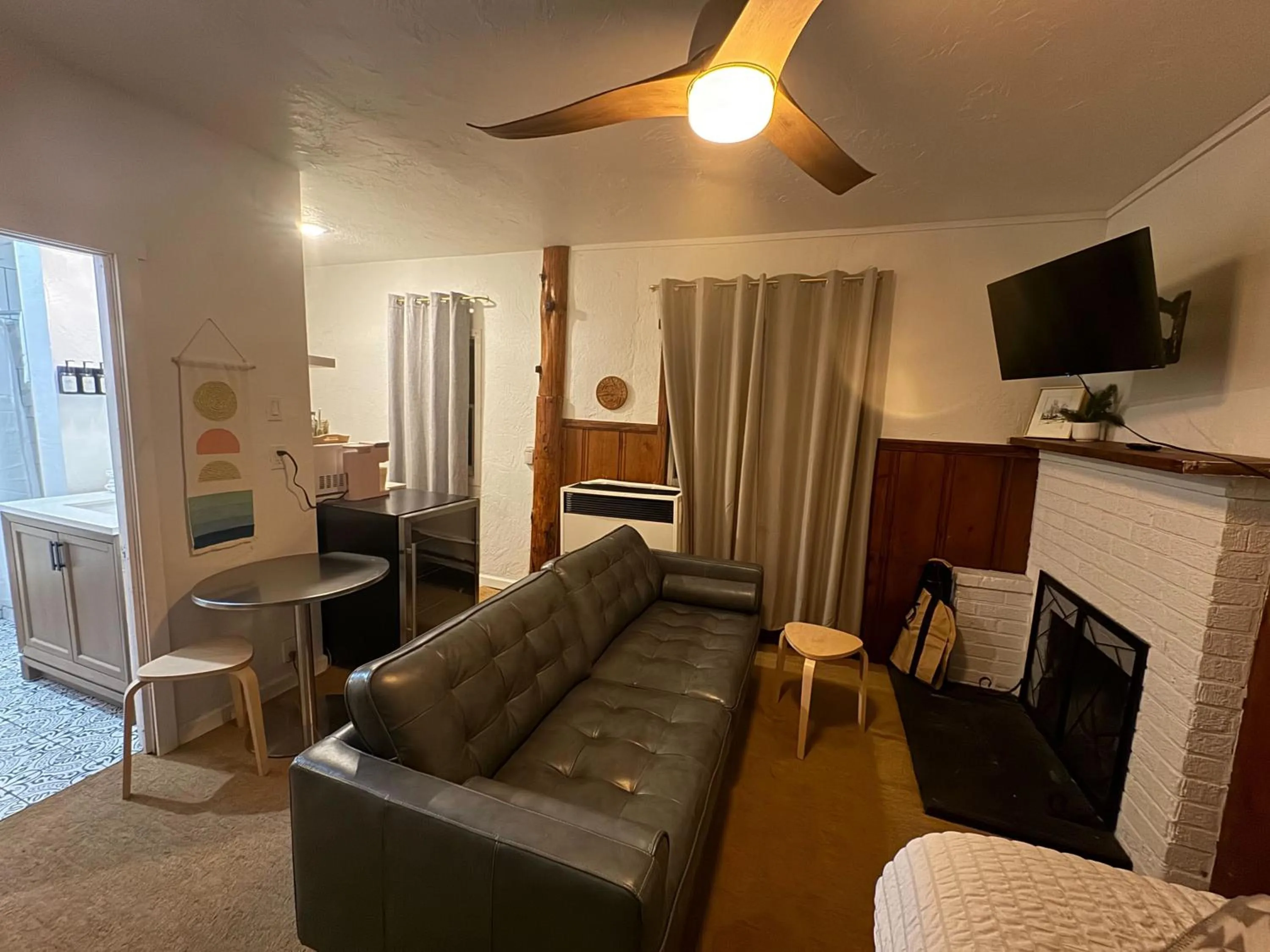 Living room in Three Pines Cabins