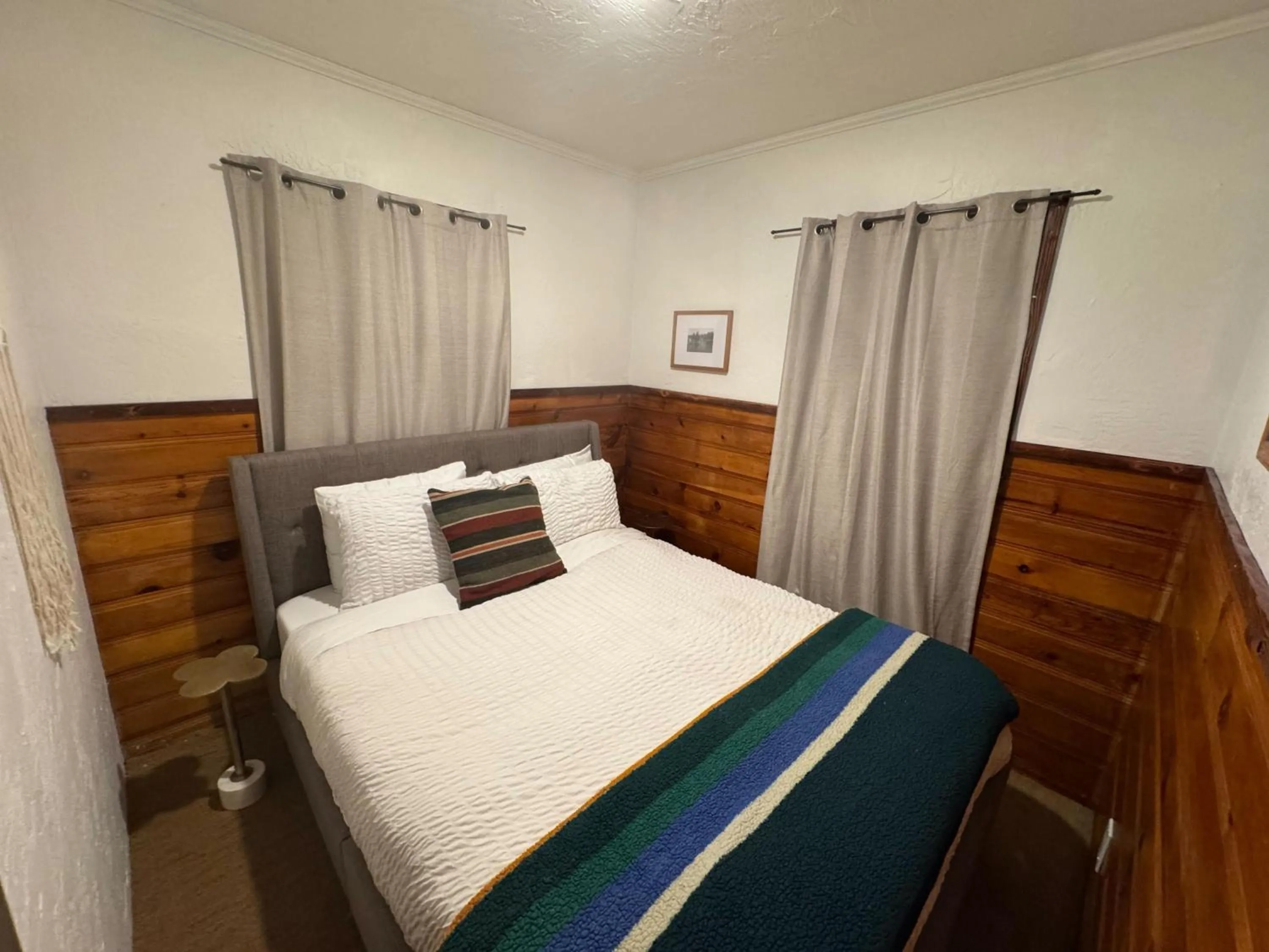 Bedroom, Bed in Three Pines Cabins