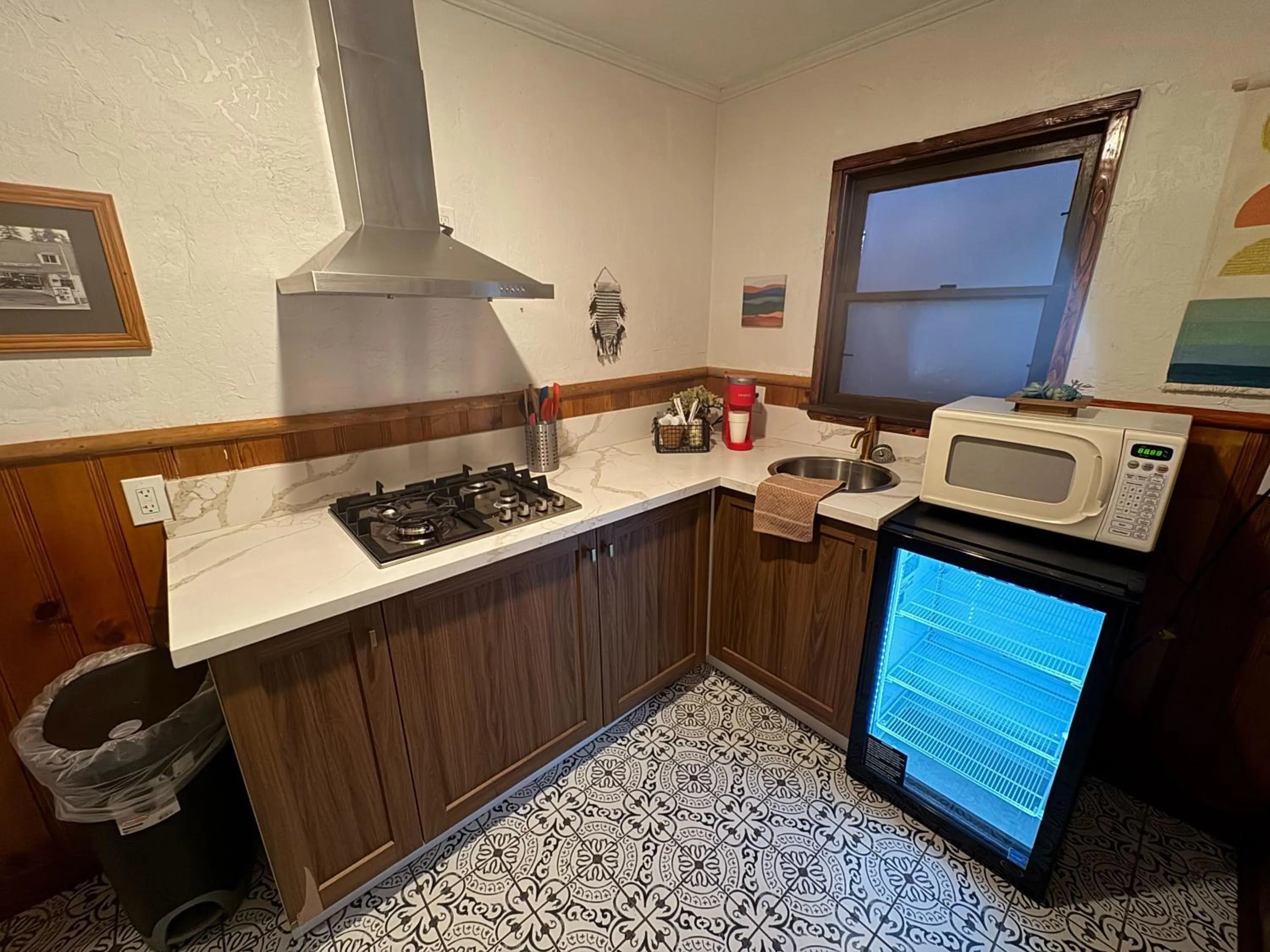 Kitchen or kitchenette in Three Pines Cabins