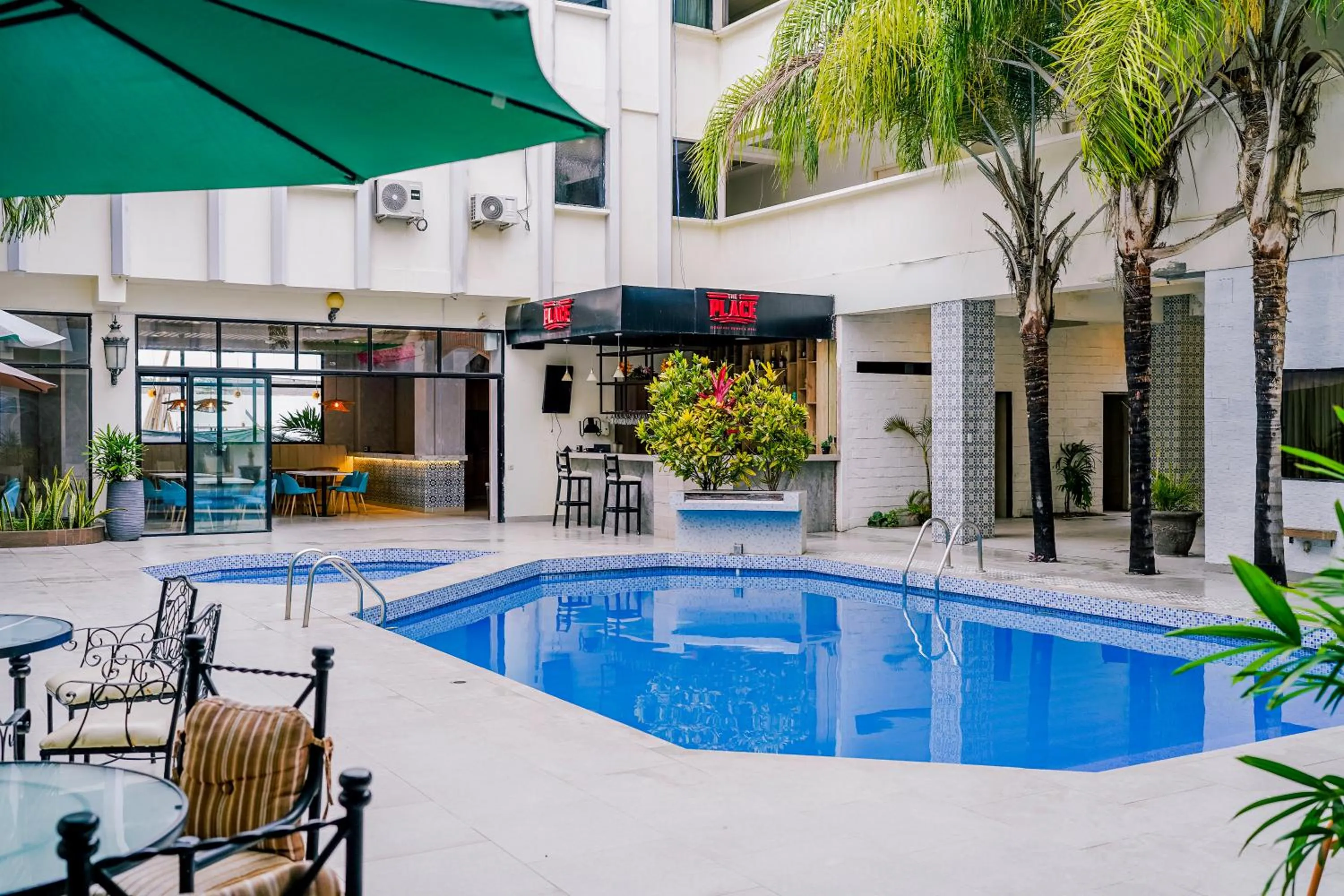 Swimming pool in Hotel Presidente Beach Salinas