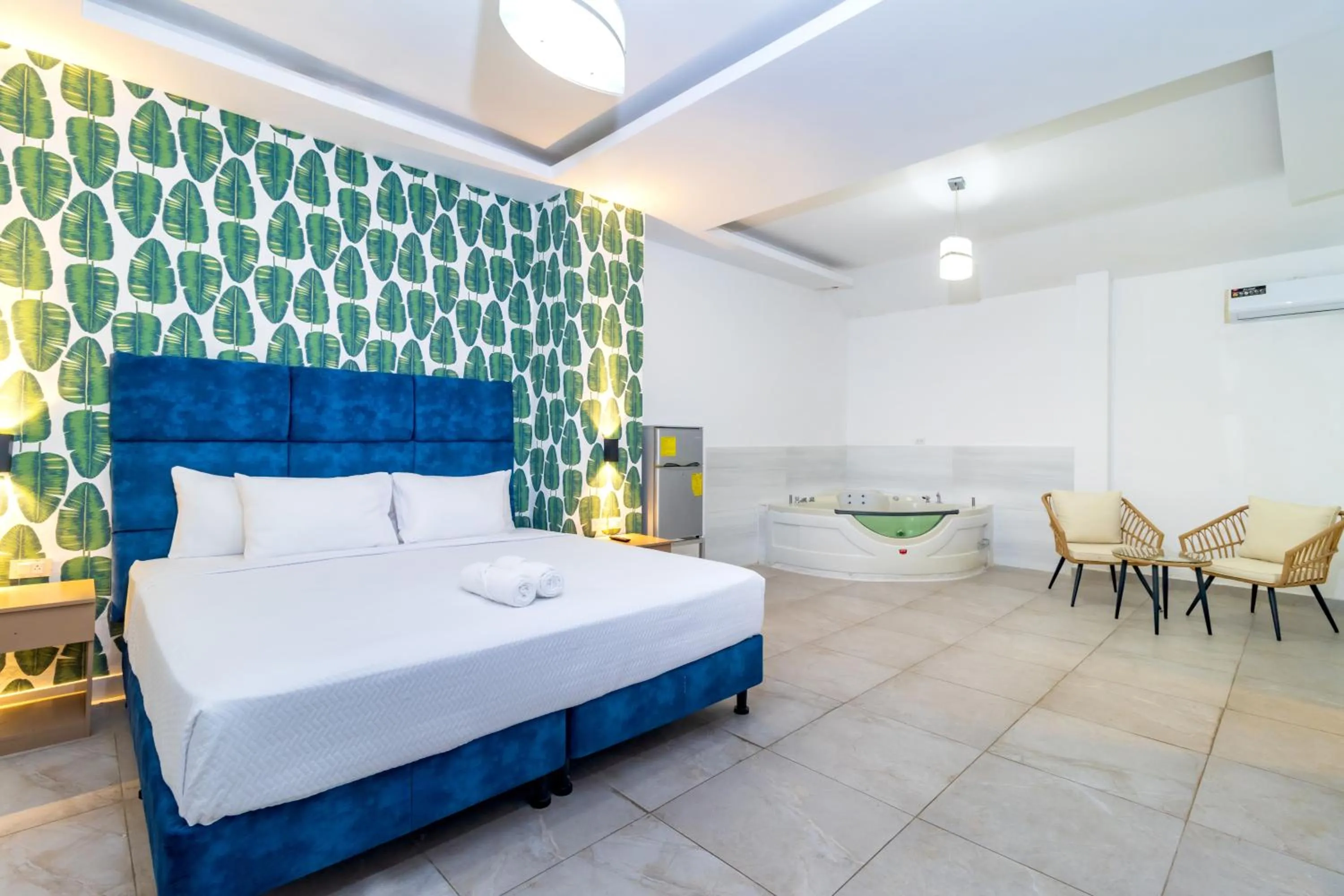 Toilet, Bed in Hotel Presidente Beach Salinas