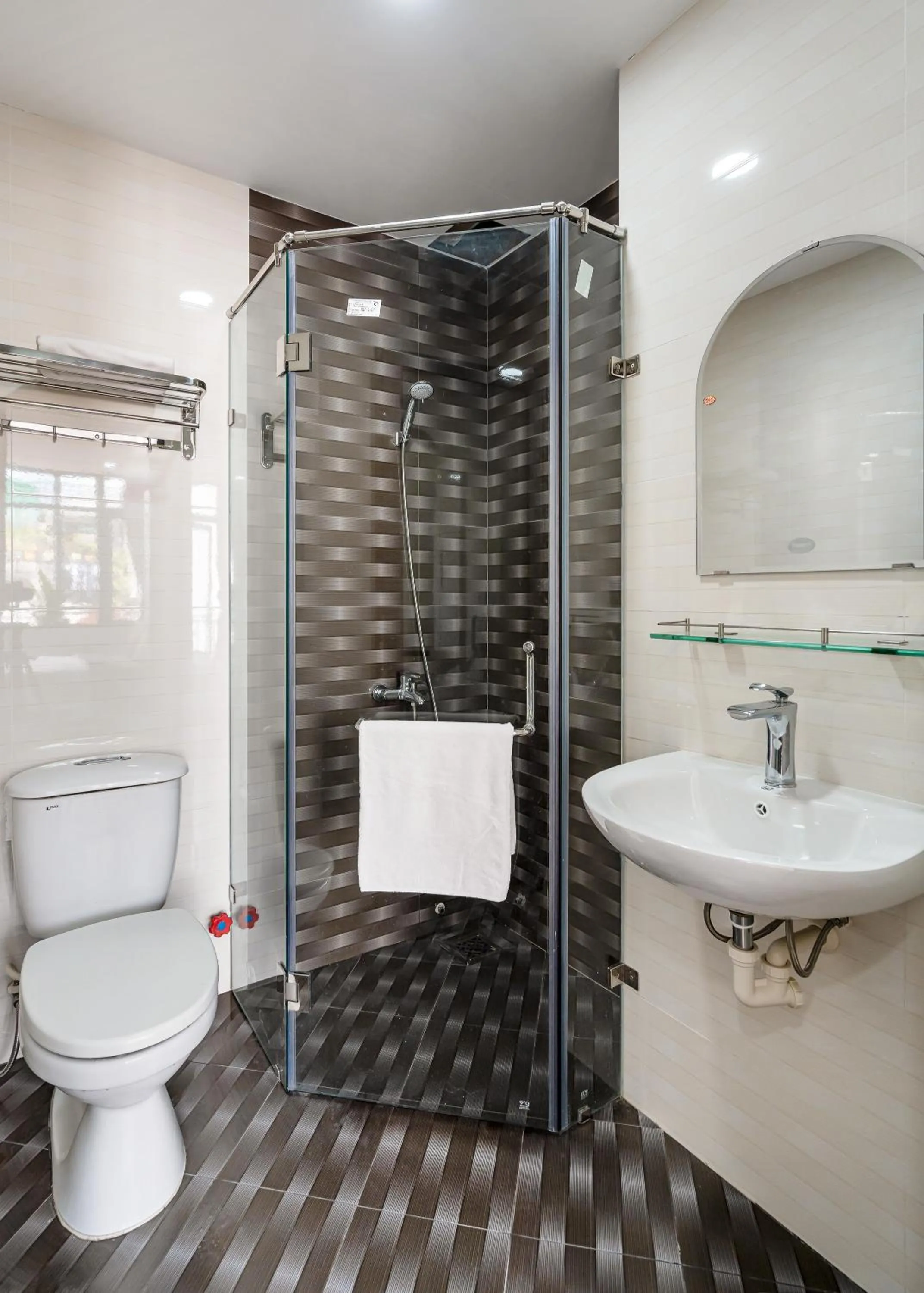 Shower in Jan Hostel Central Point