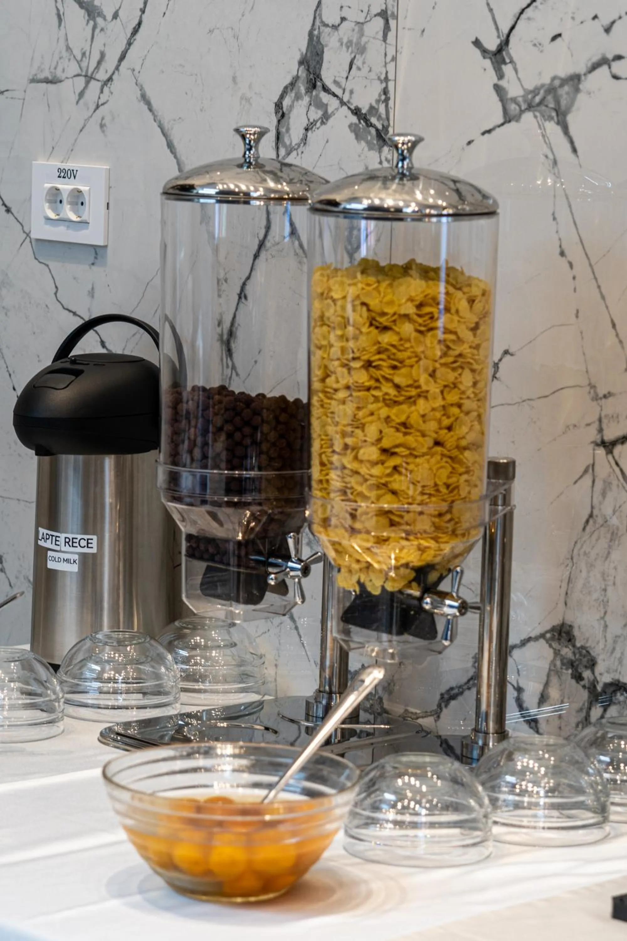 Restaurant/places to eat in HOTEL DUNĂREA