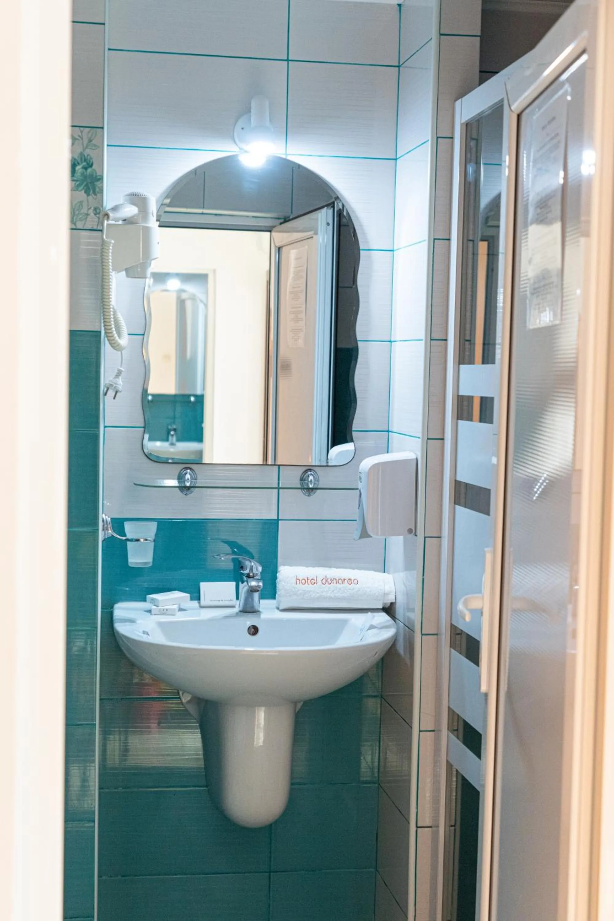 Bathroom in HOTEL DUNĂREA