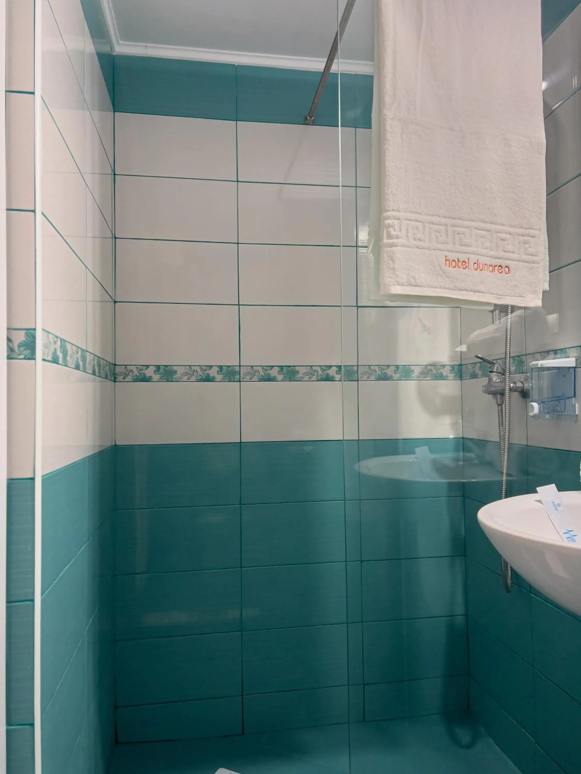 Bathroom in HOTEL DUNĂREA