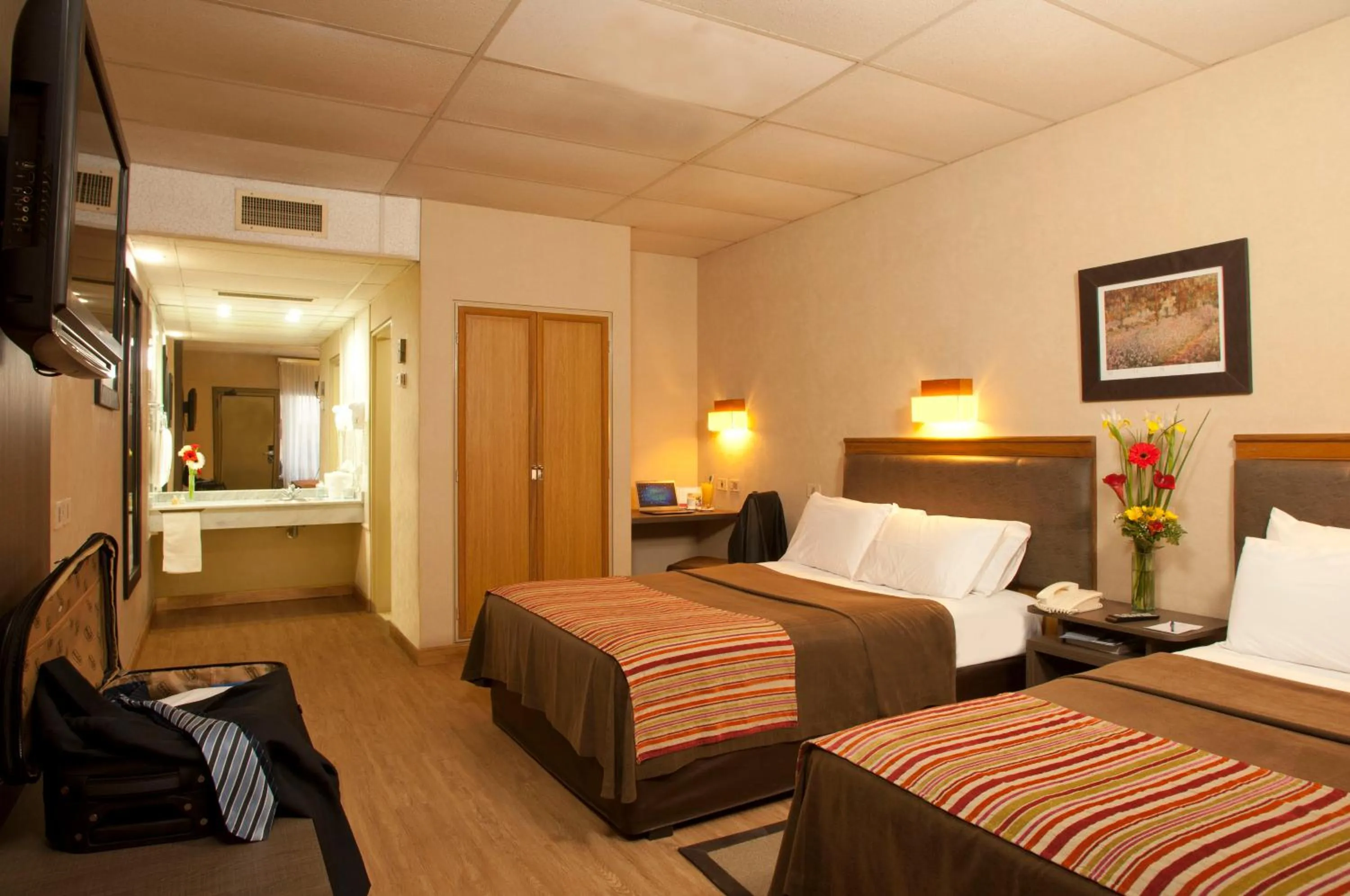 Photo of the whole room, Bed in Land Express Neuquén