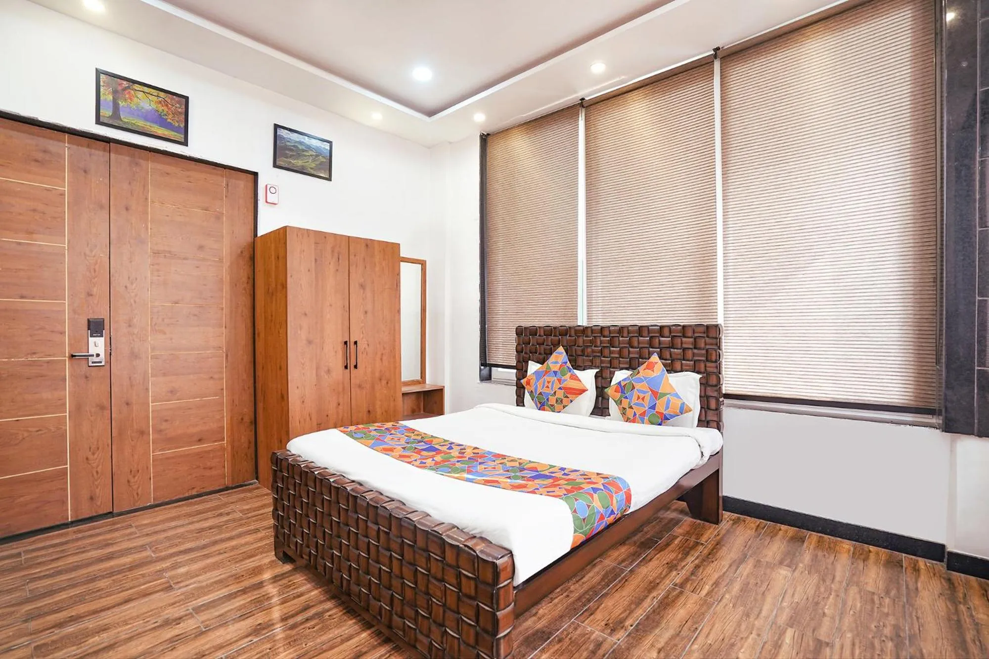 Bed in FabHotel Villa De Benares - Tulsi Manas Mandir