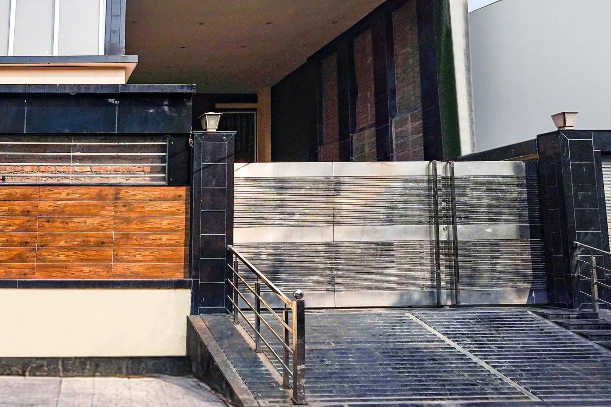 Facade/entrance in FabHotel Villa De Benares - Tulsi Manas Mandir