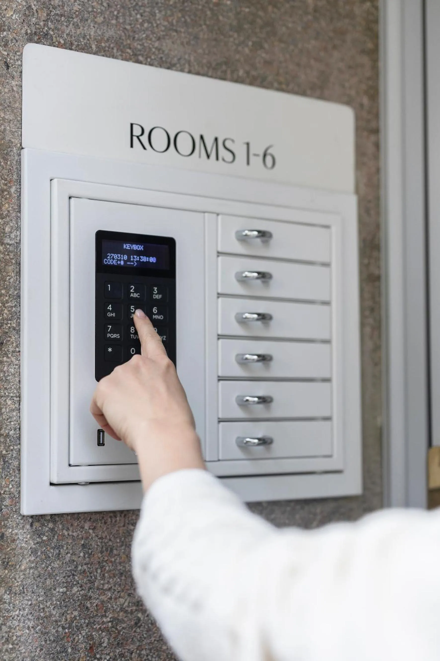 locker in Clemonte Hotel - Your Reception-less Boutique Hideaway