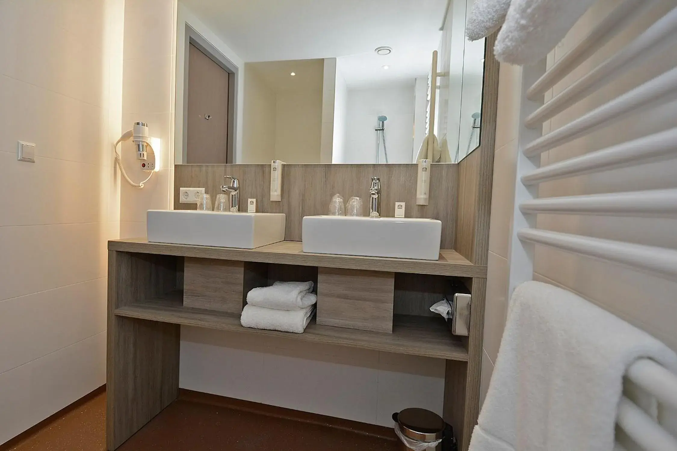 Double Room with Sofa Bed and Bath Tub in Best Western City Hotel Woerden Double Room with Sofa Bed and Bath Tub in Best Western City Hotel Woerden