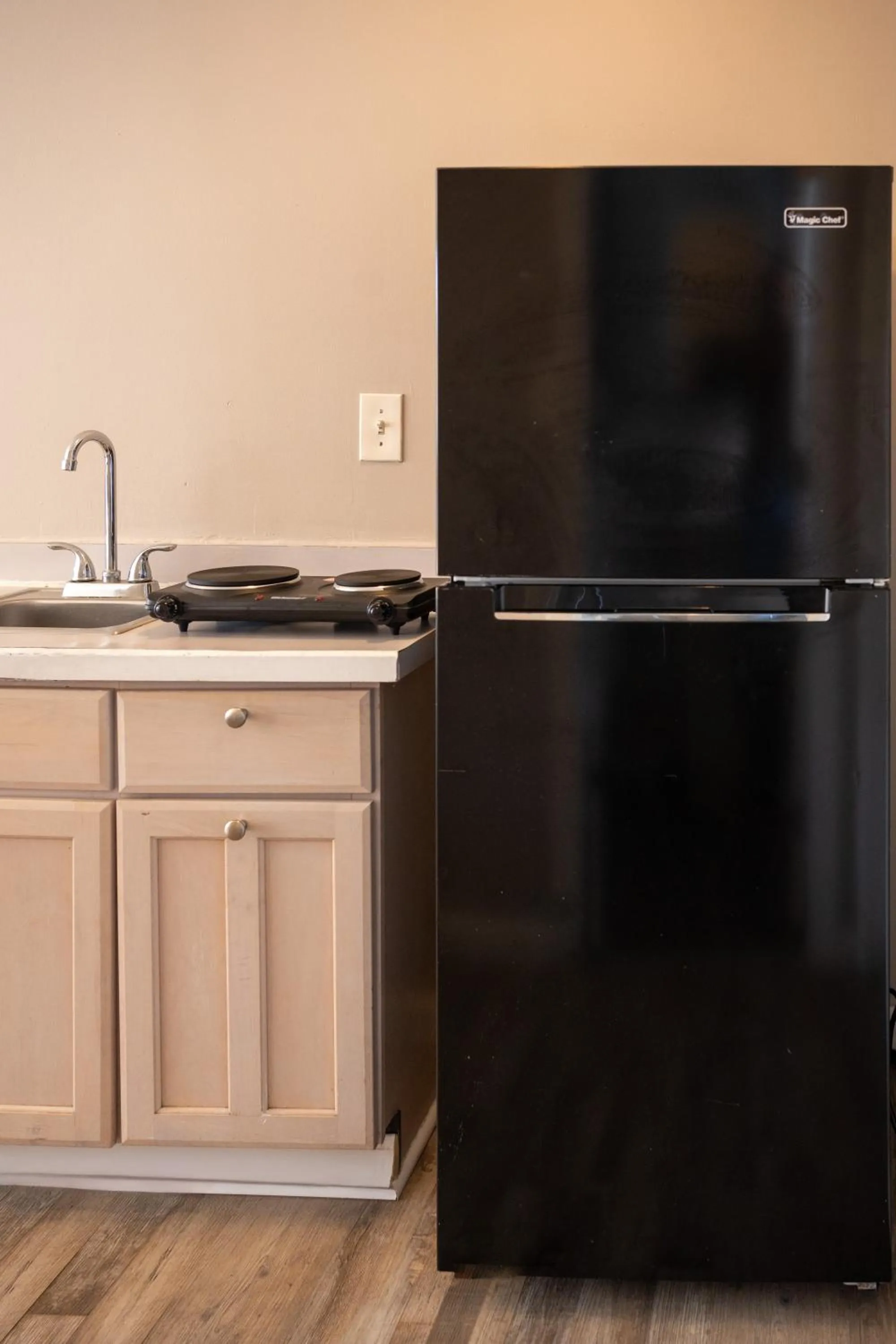 Kitchen or kitchenette in The Burgundy Inn Hotel and Apartments