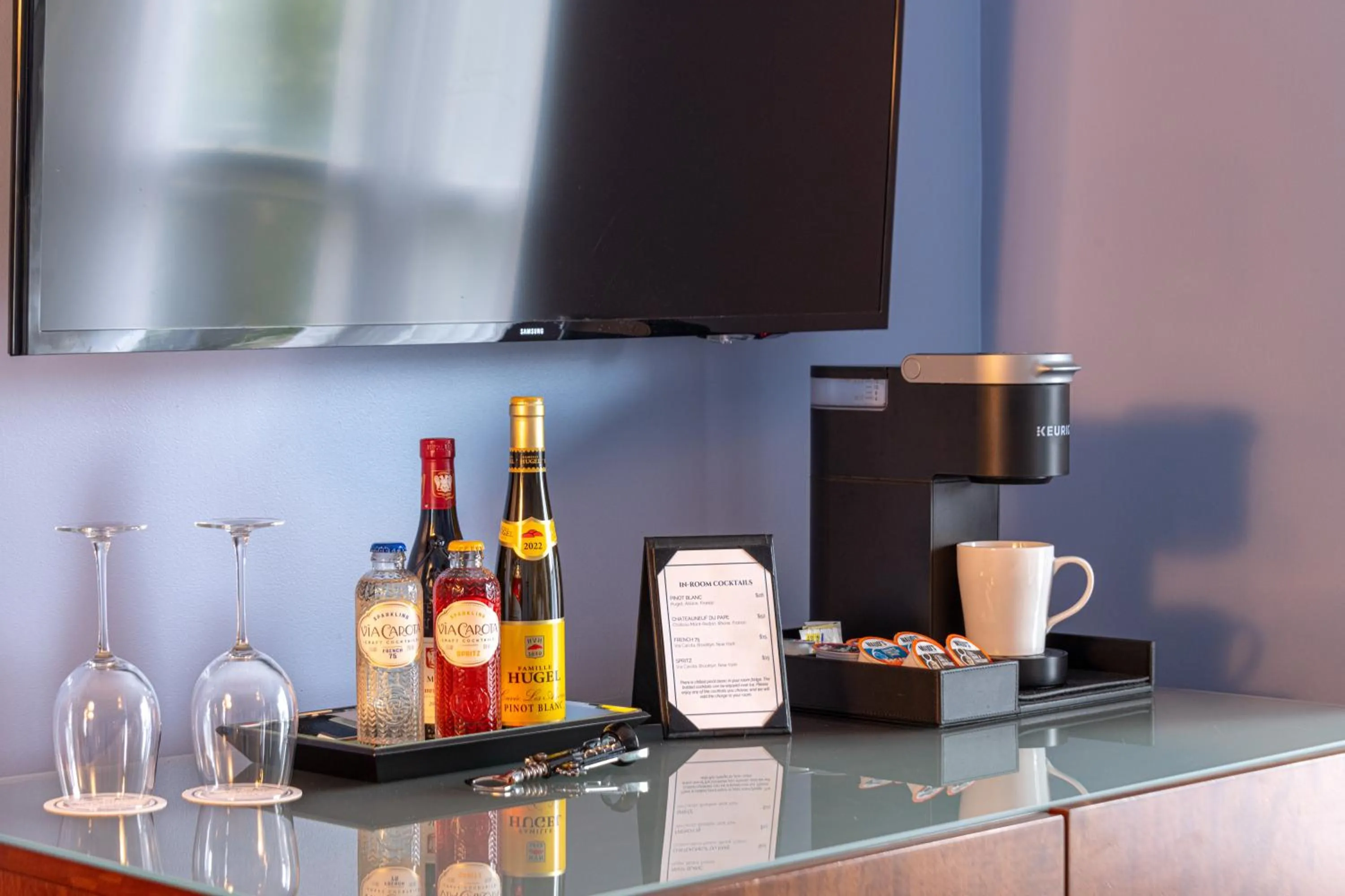 Drinks in Saratoga Arms Hotel