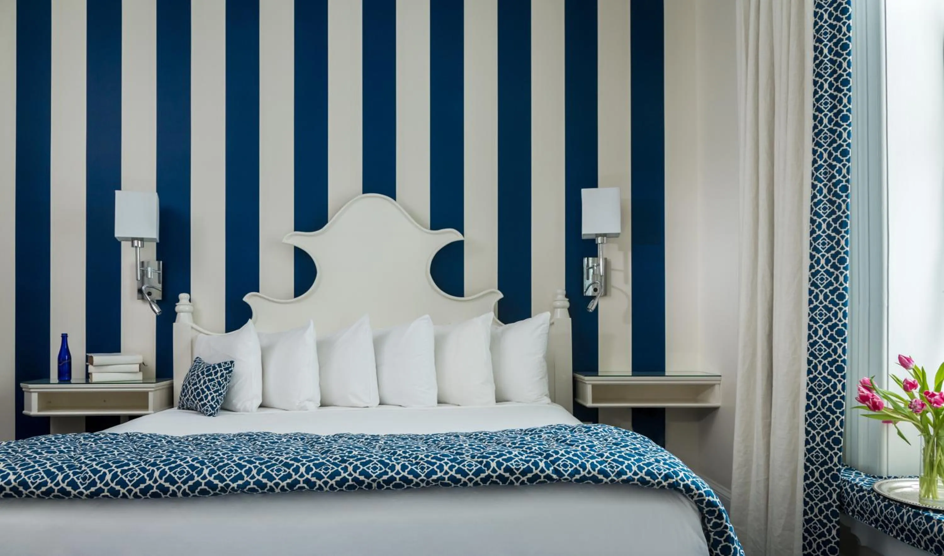 Bedroom, Bed in Saratoga Arms Hotel