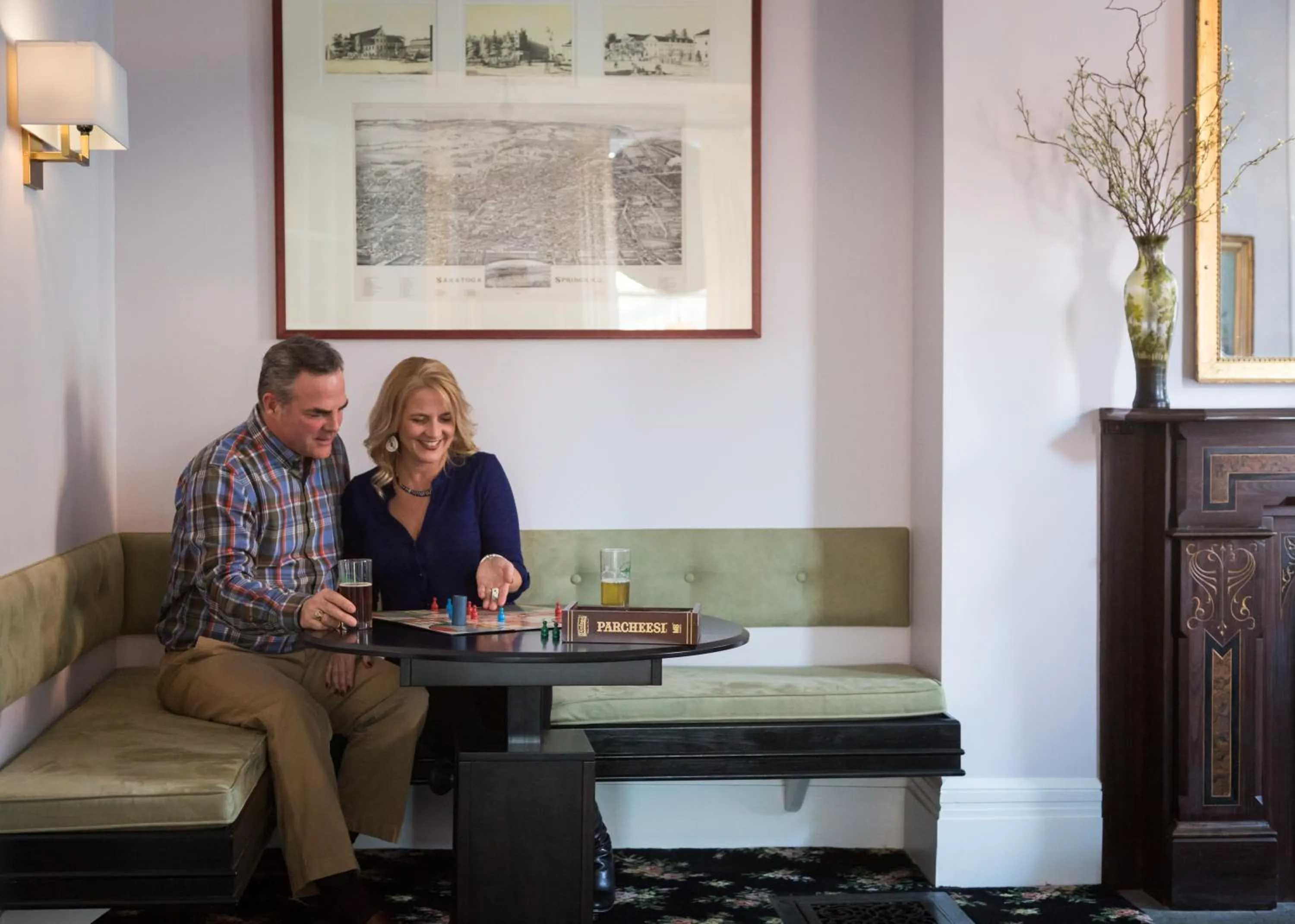 Lounge or bar in Saratoga Arms Hotel