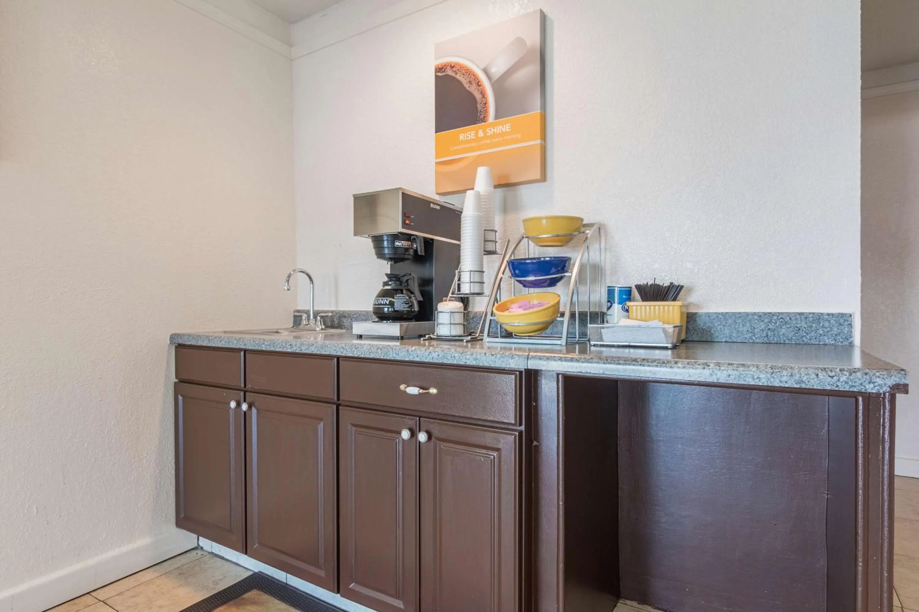 Coffee/tea facilities in Motel 6-Hope, AR