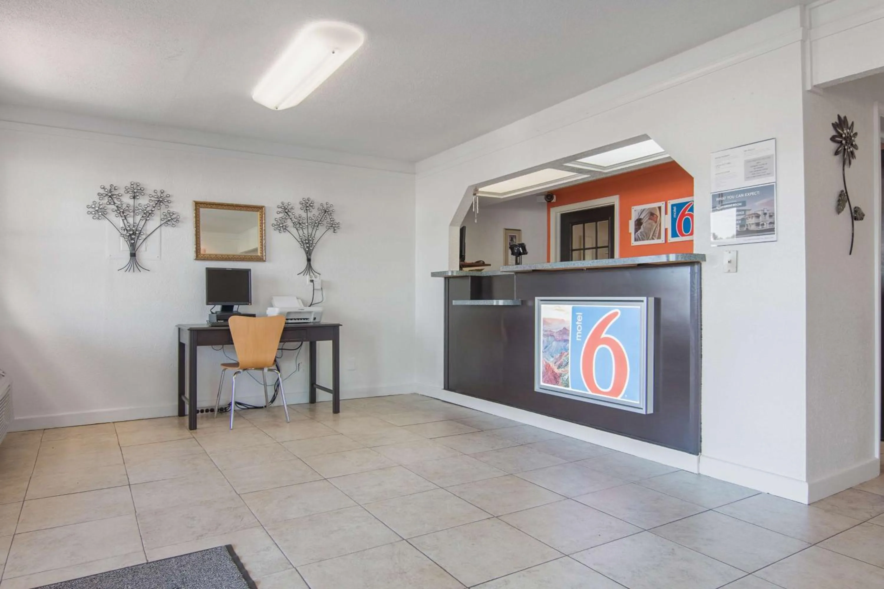 Property logo or sign in Motel 6-Hope, AR