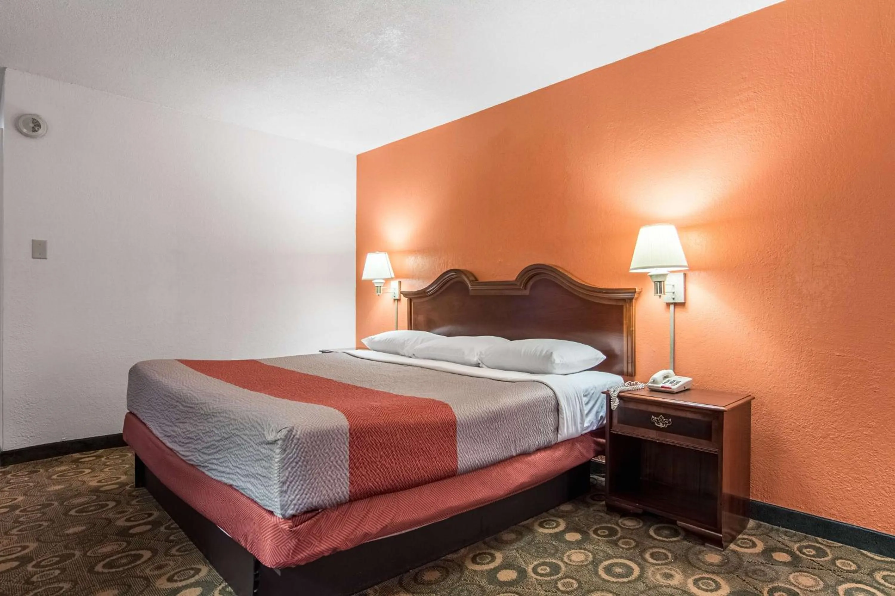 Photo of the whole room, Bed in Motel 6-Hope, AR