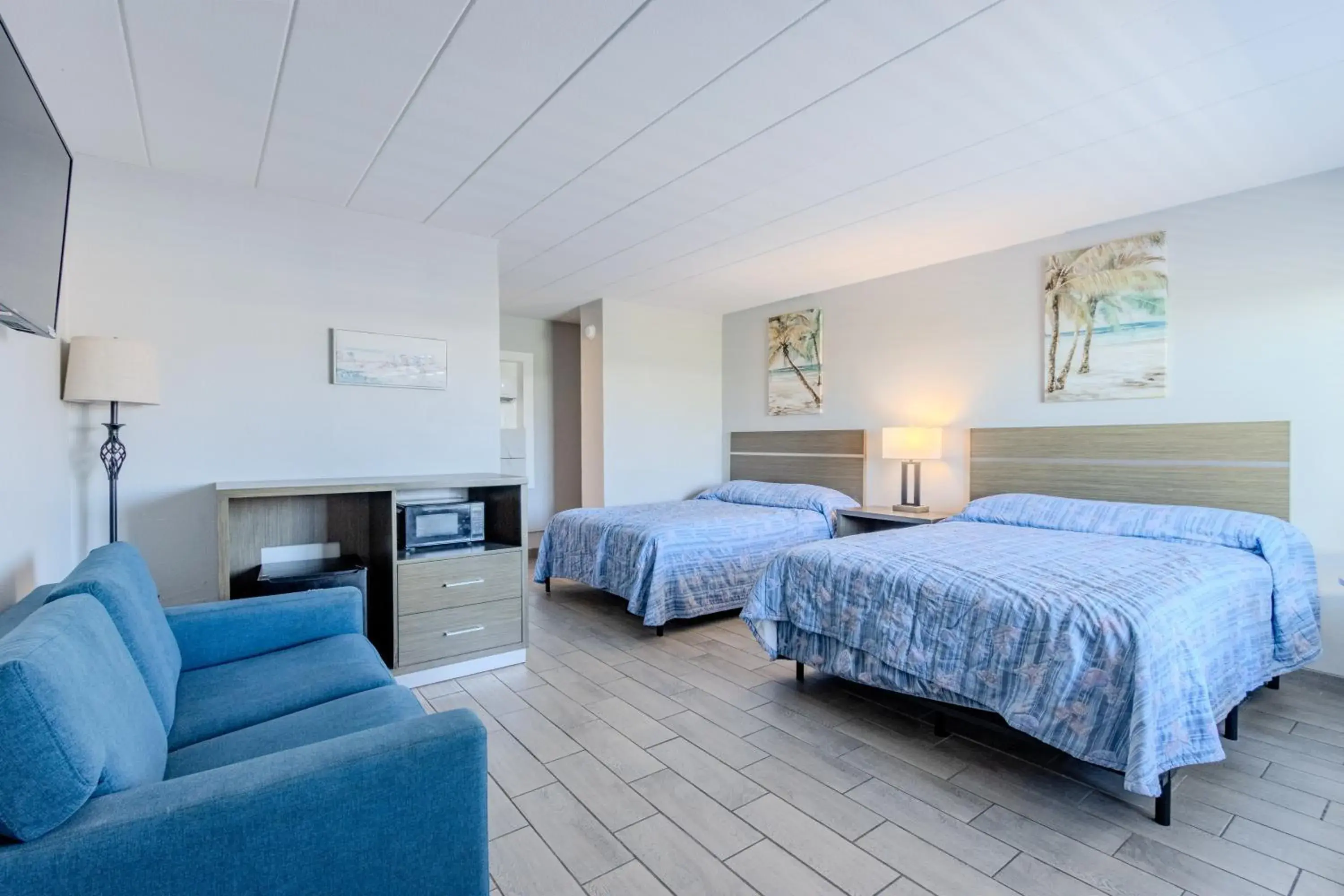 Queen Room with Two Queen Beds in Shark Reef Resort Motel & Cottages Queen Room with Two Queen Beds in Shark Reef Resort Motel & Cottages