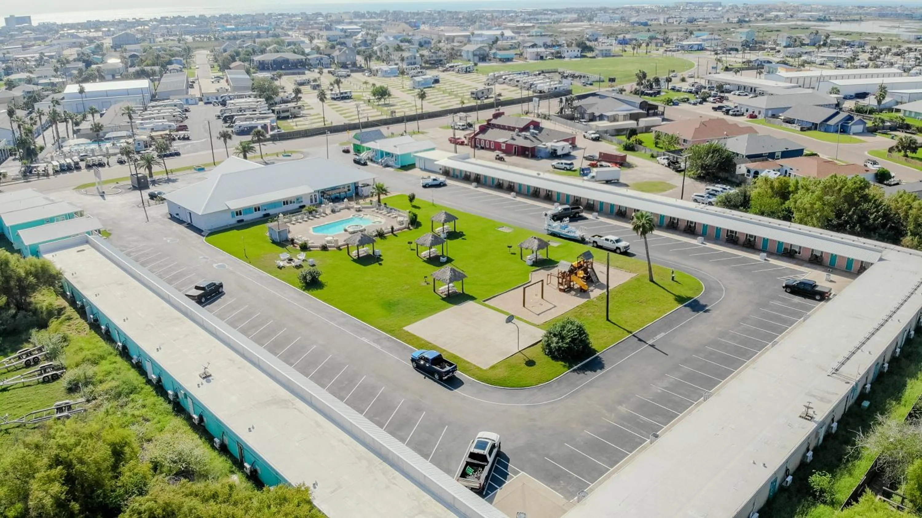 Property building in Shark Reef Resort Motel & Cottages