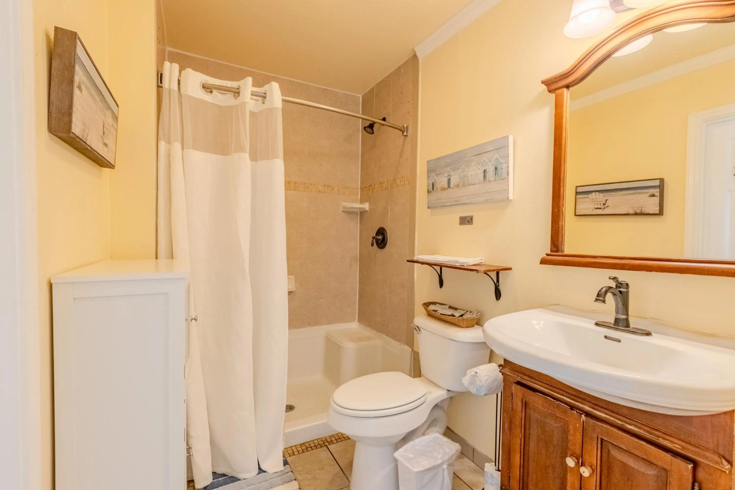 Shower in Shark Reef Resort Motel & Cottages