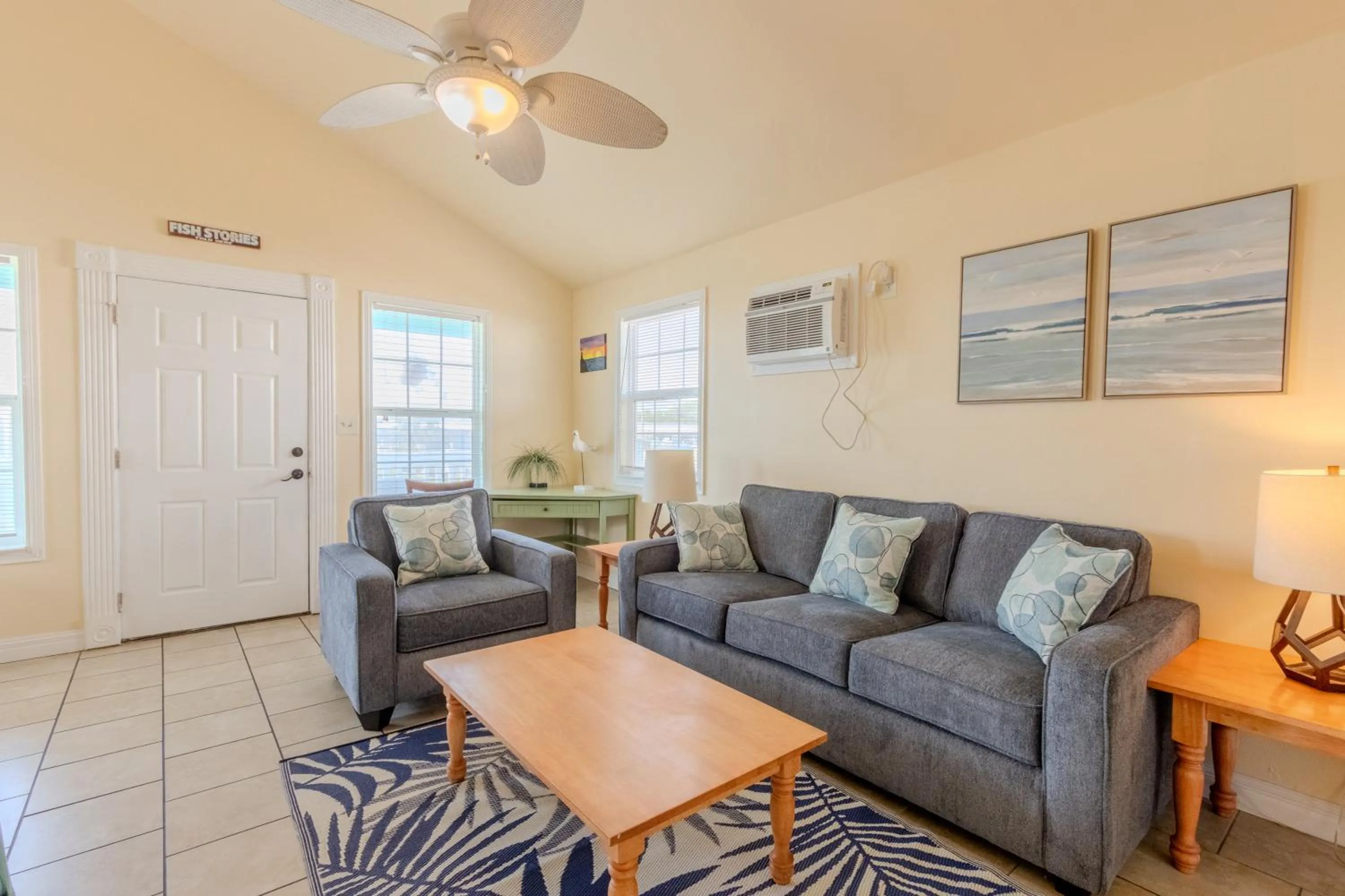 Living room in Shark Reef Resort Motel & Cottages