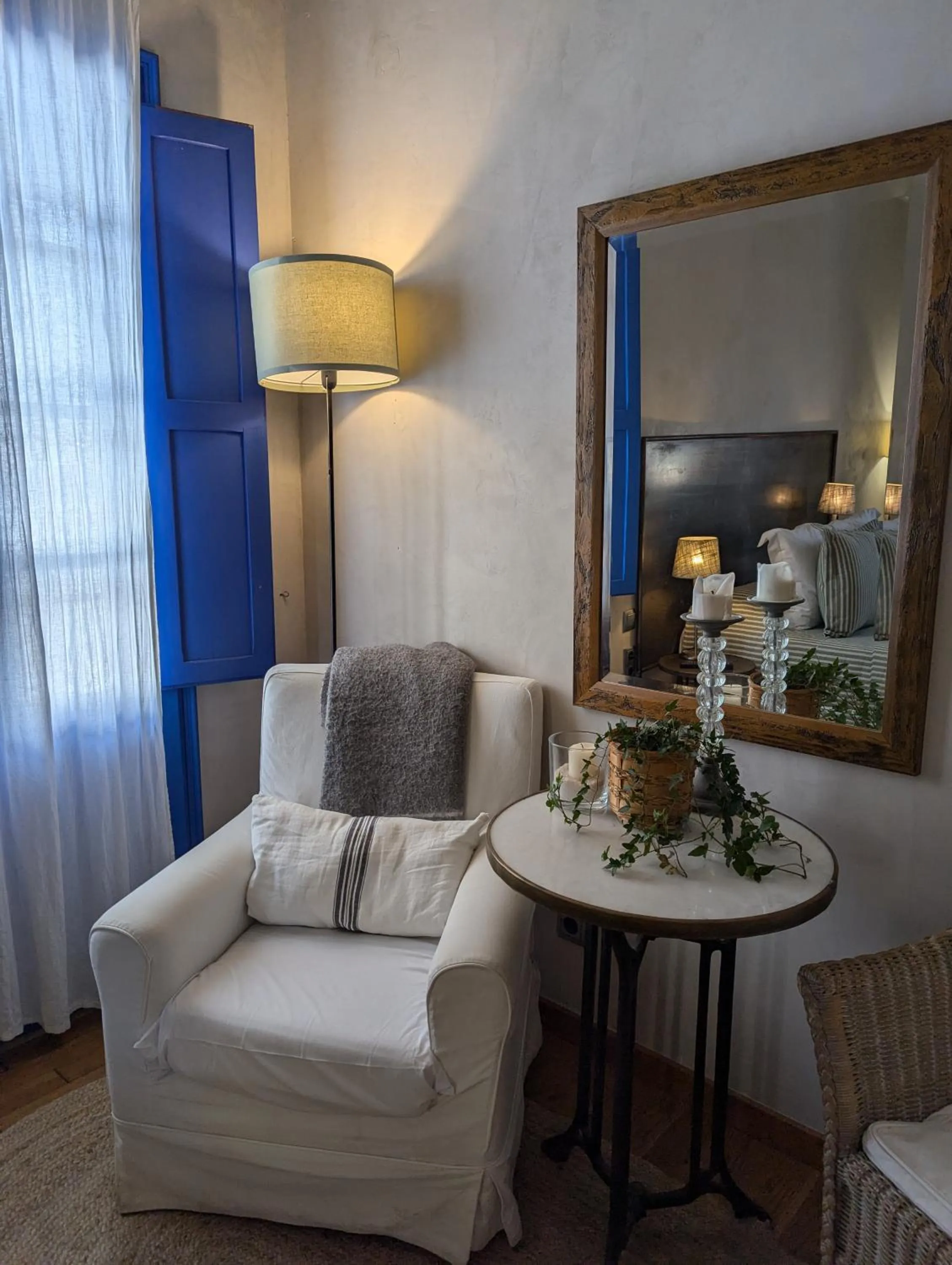 Seating area in Hostal de la Plaça - Hotel Boutique