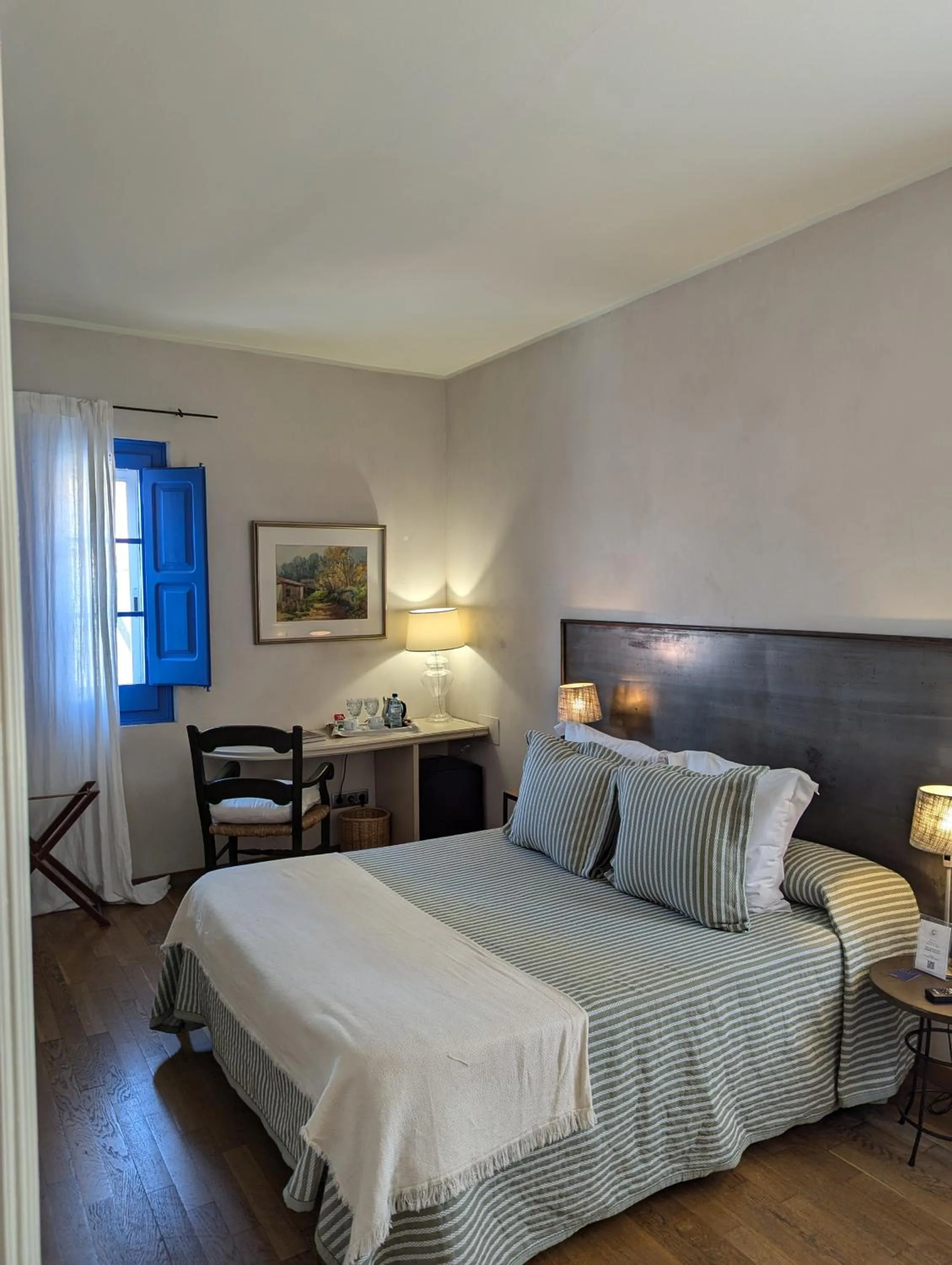 Bedroom, Bed in Hostal de la Plaça - Hotel Boutique