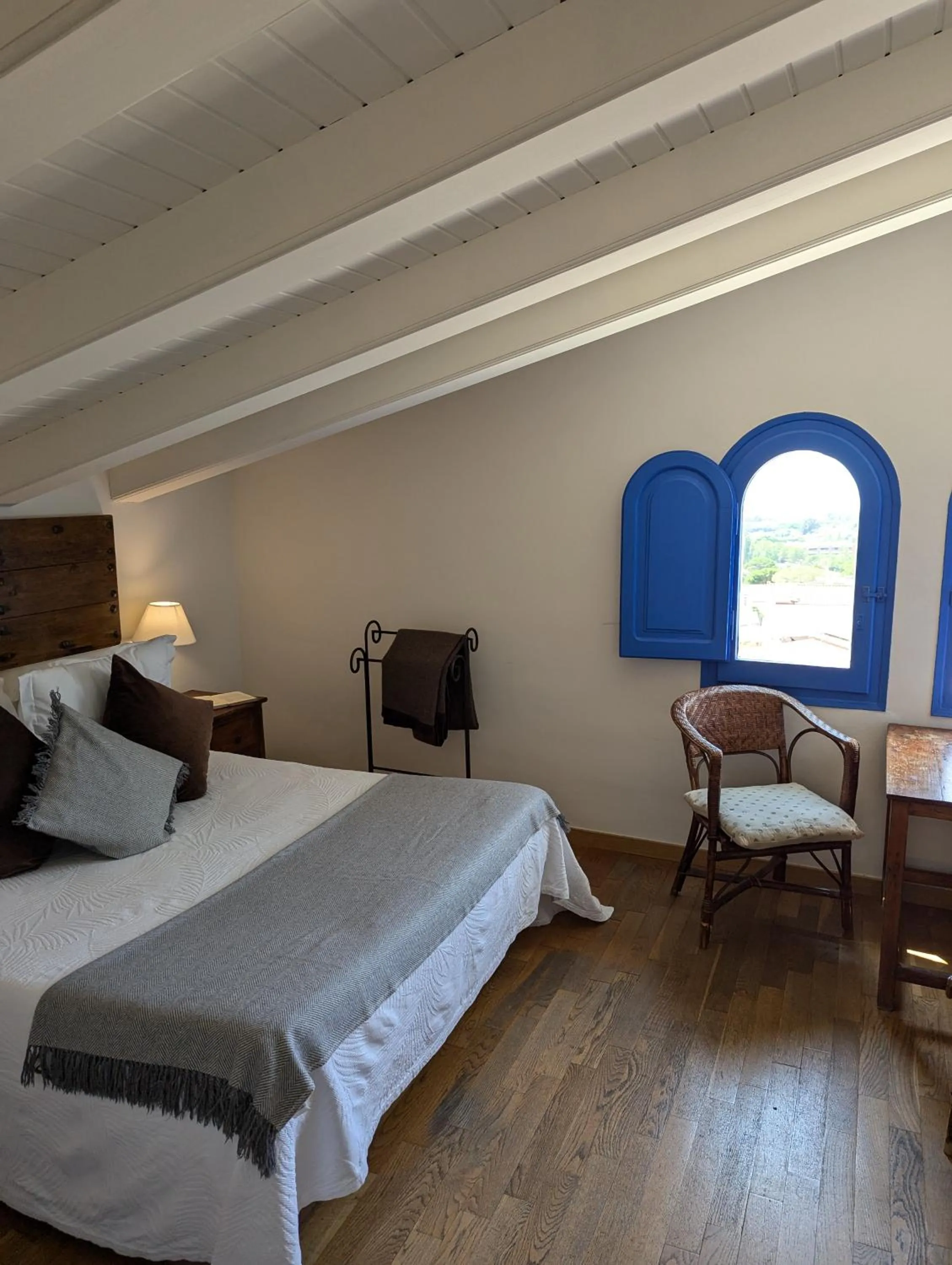 Bed in Hostal de la Plaça - Hotel Boutique