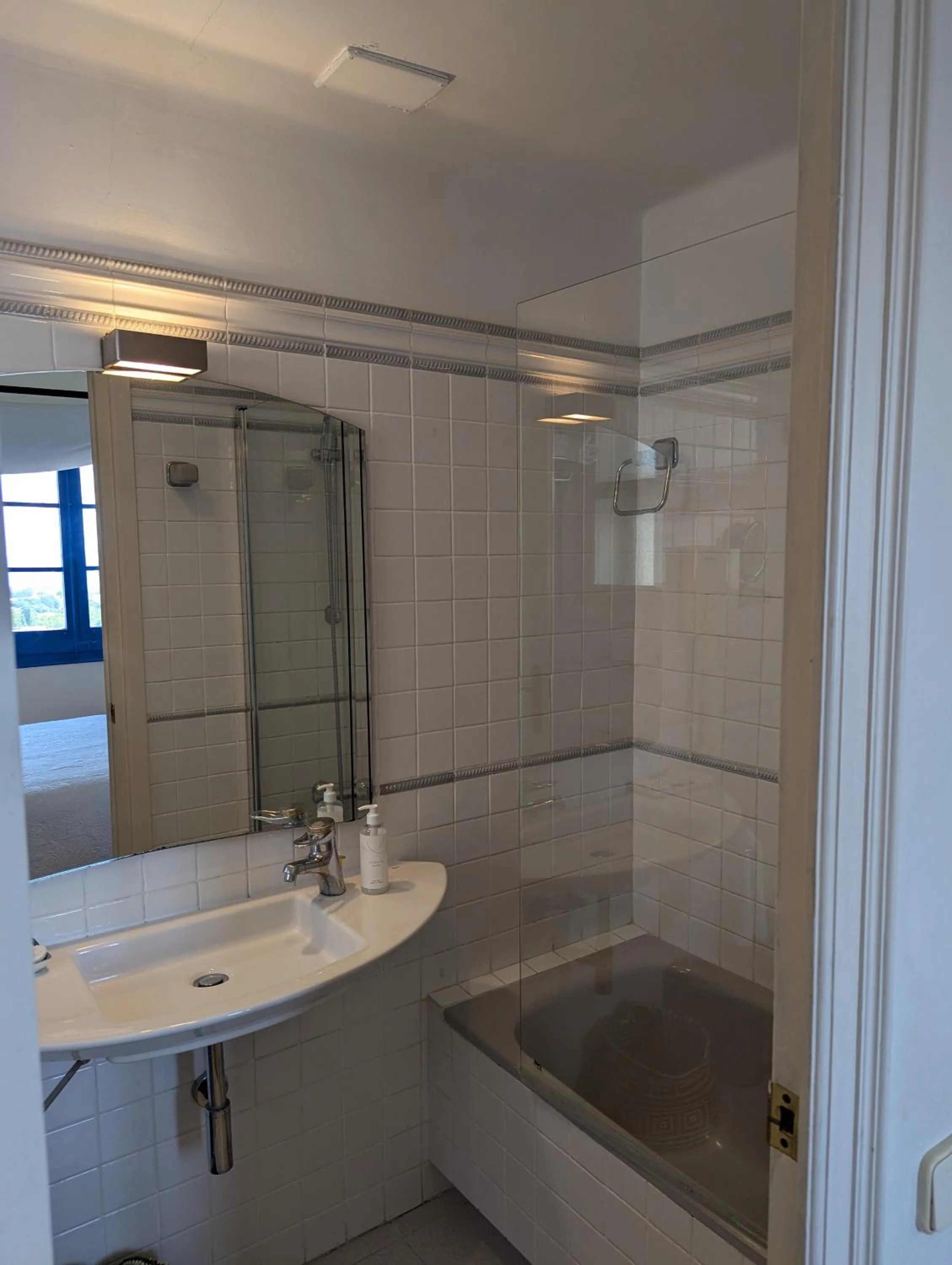 Bathroom in Hostal de la Plaça - Hotel Boutique
