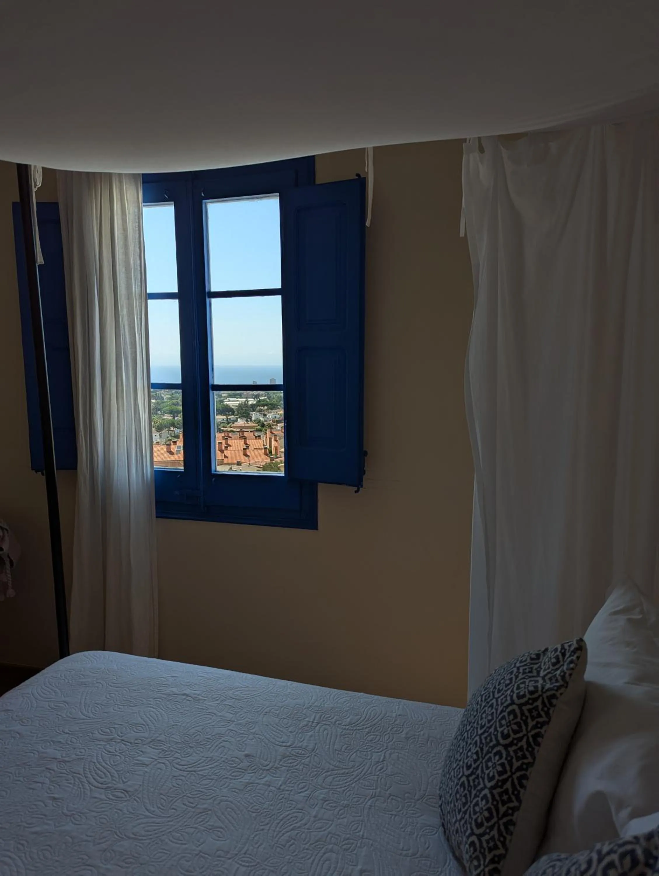 Sea view, Bed in Hostal de la Plaça - Hotel Boutique