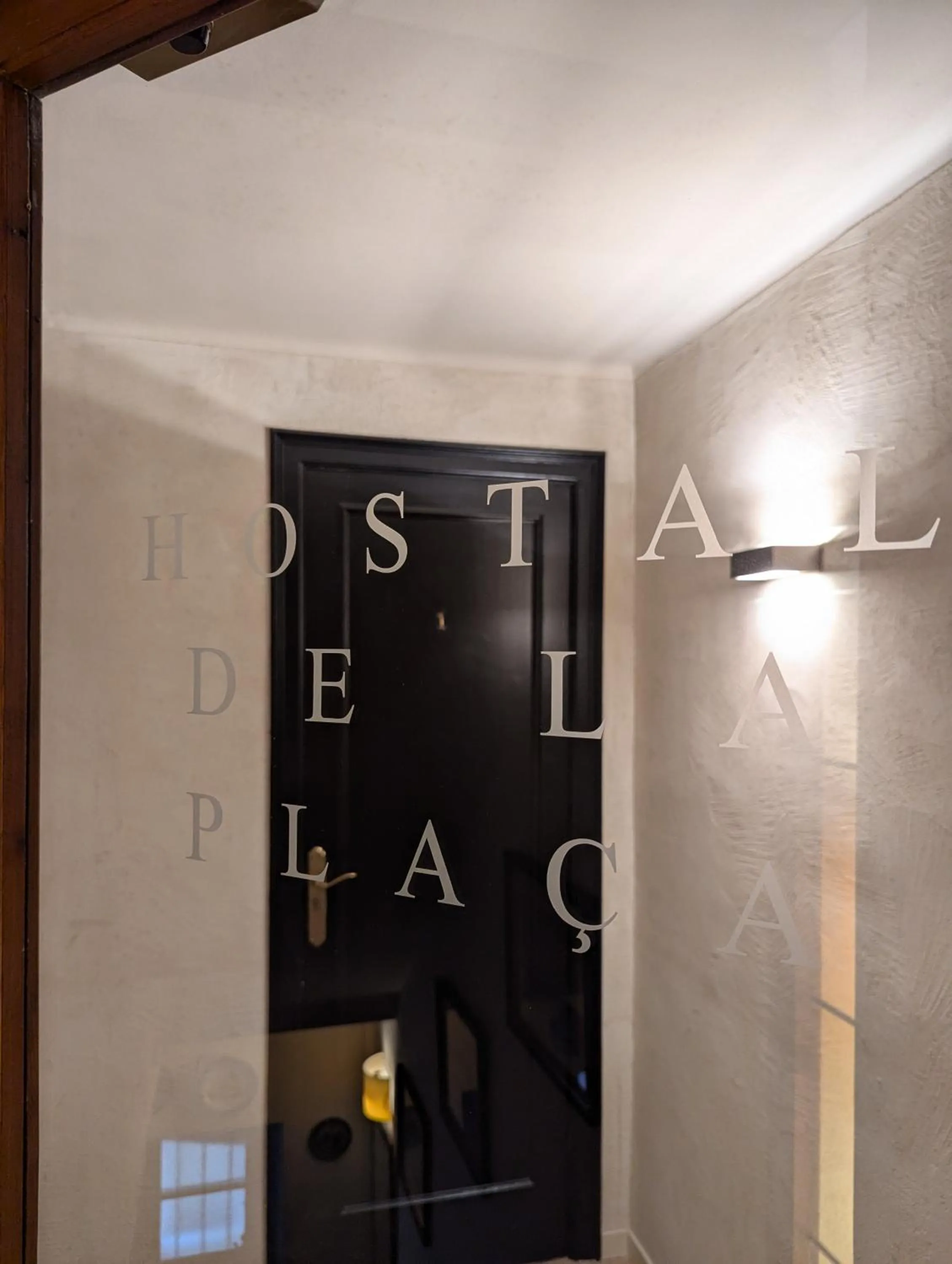 Property building in Hostal de la Plaça - Hotel Boutique