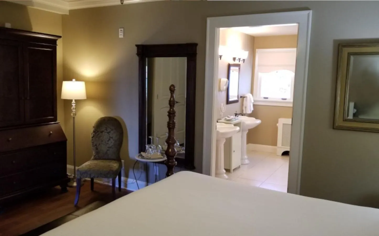 Bathroom, Bed in Crown Mansion Boutique Hotel & Villas