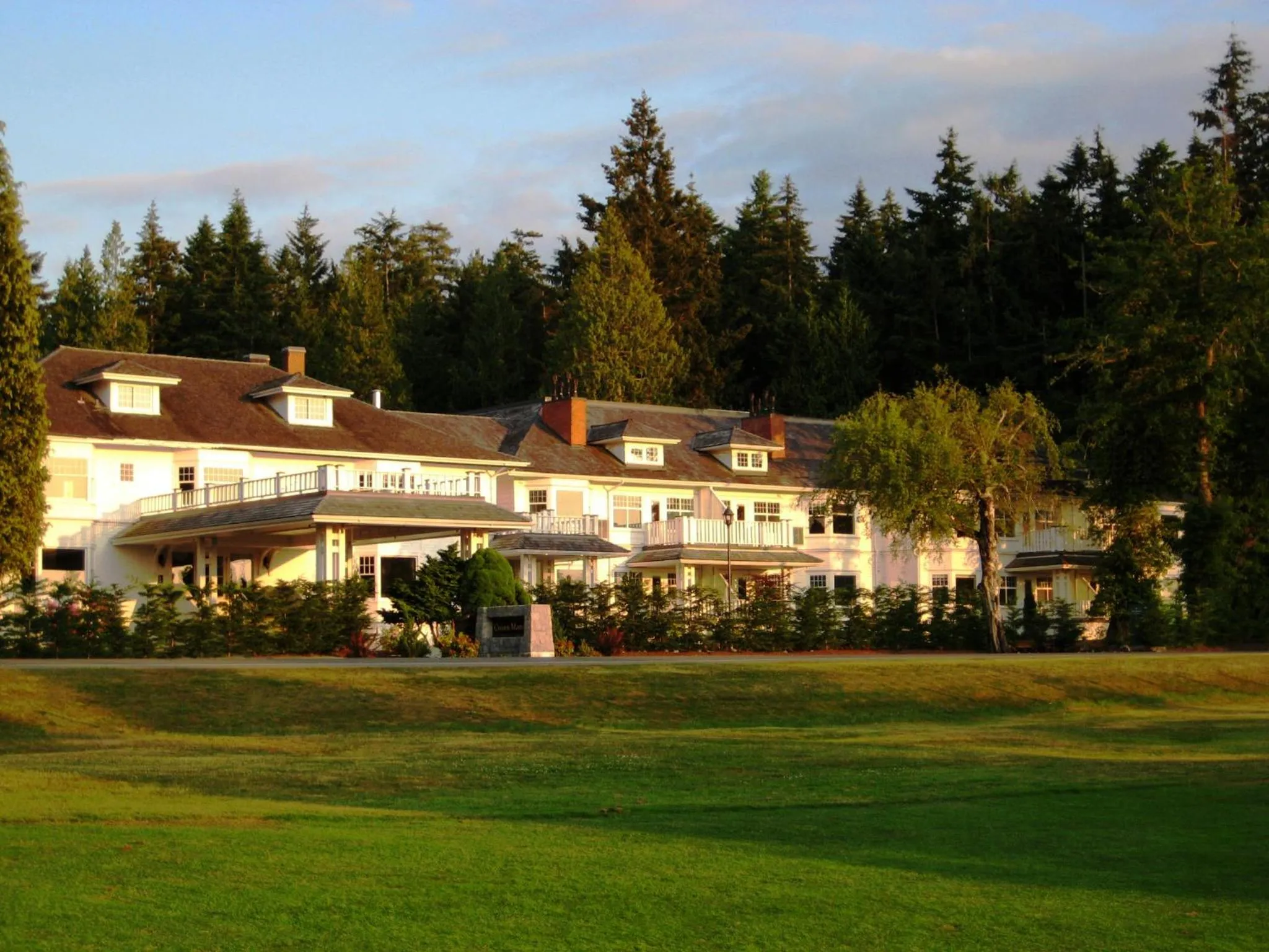 Property building in Crown Mansion Boutique Hotel & Villas