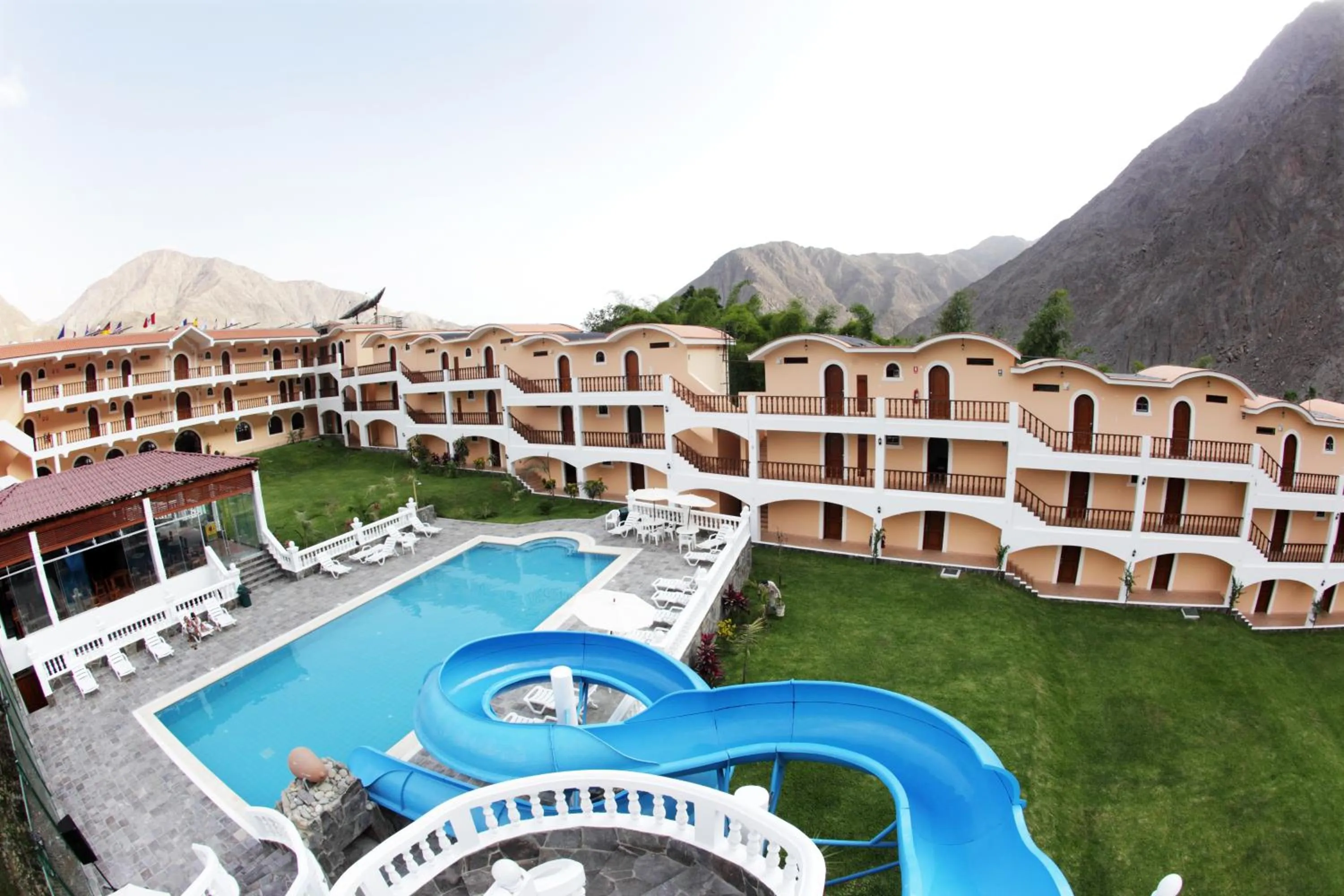 Swimming pool in Lunahuana River Resort