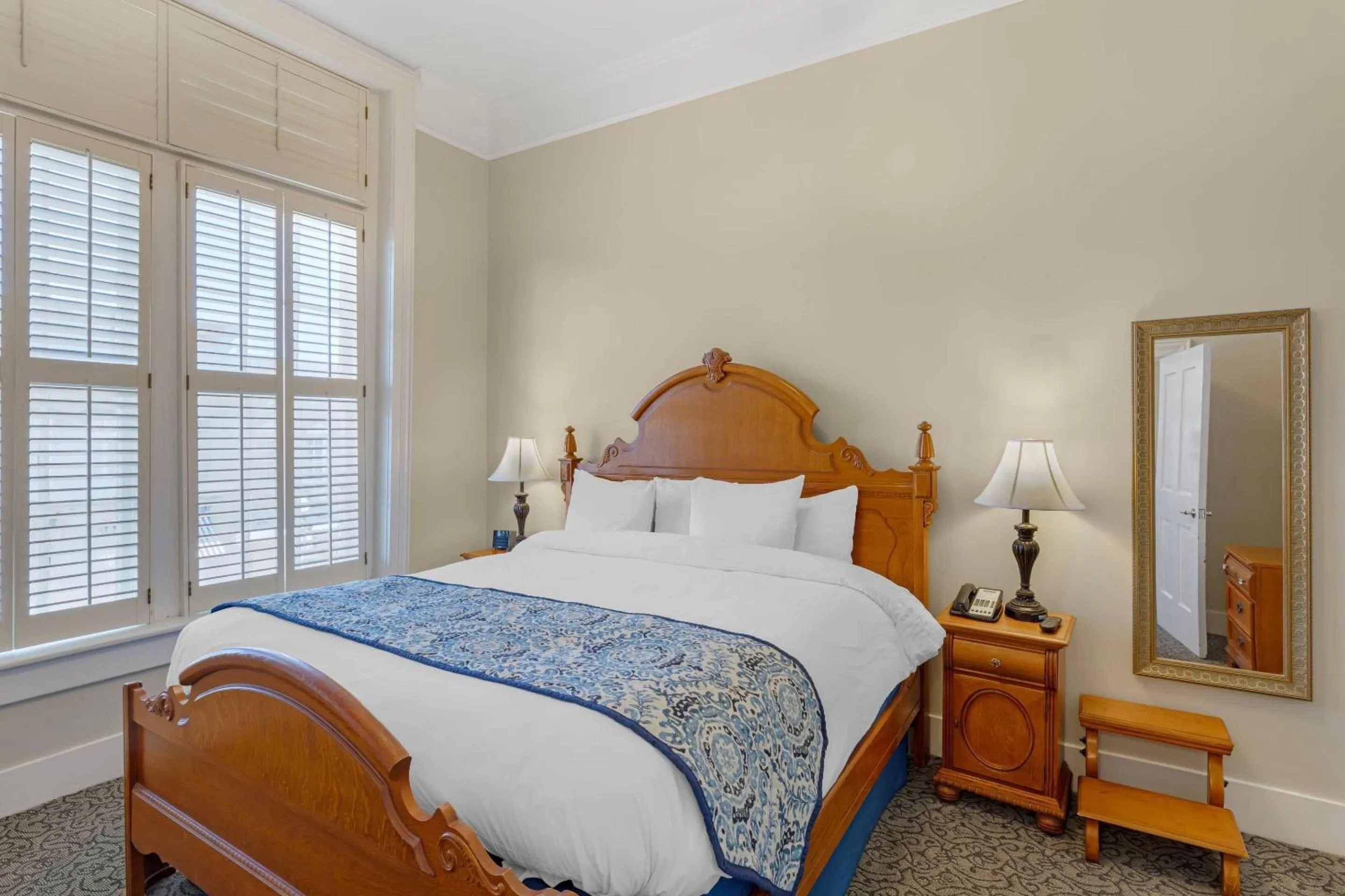 Bedroom, Bed in Windsor Hotel, an Ascend Collection Hotel