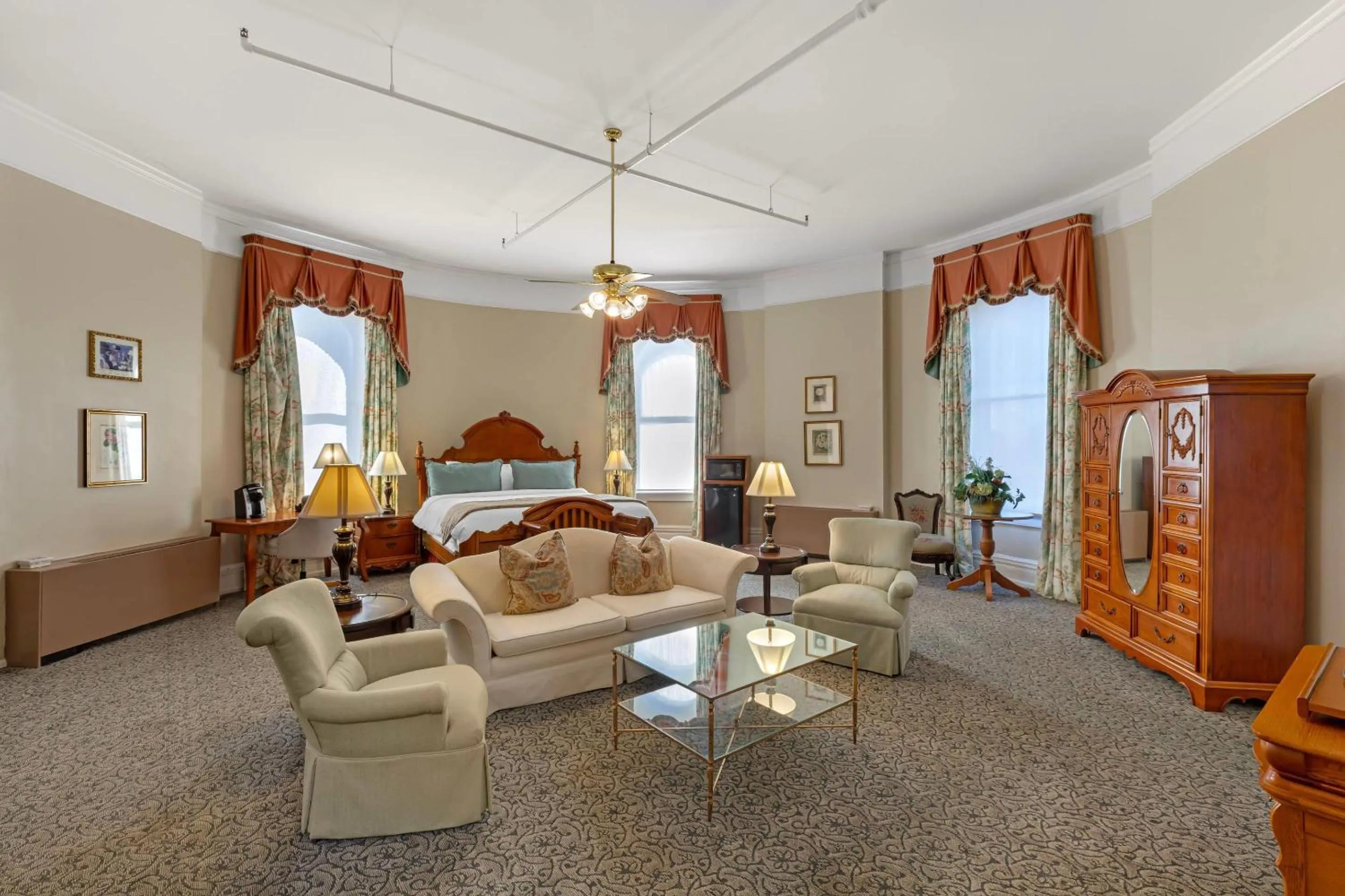 Bedroom in Windsor Hotel, an Ascend Collection Hotel